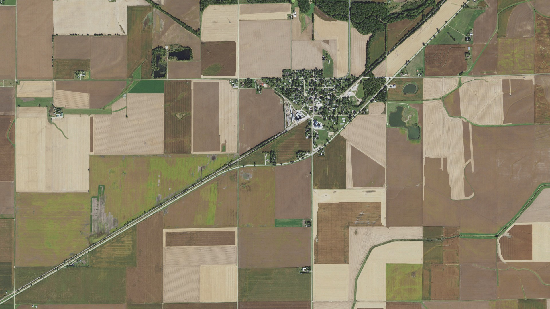 Natural-color aerial photograph of land around Tunbridge, Illinois