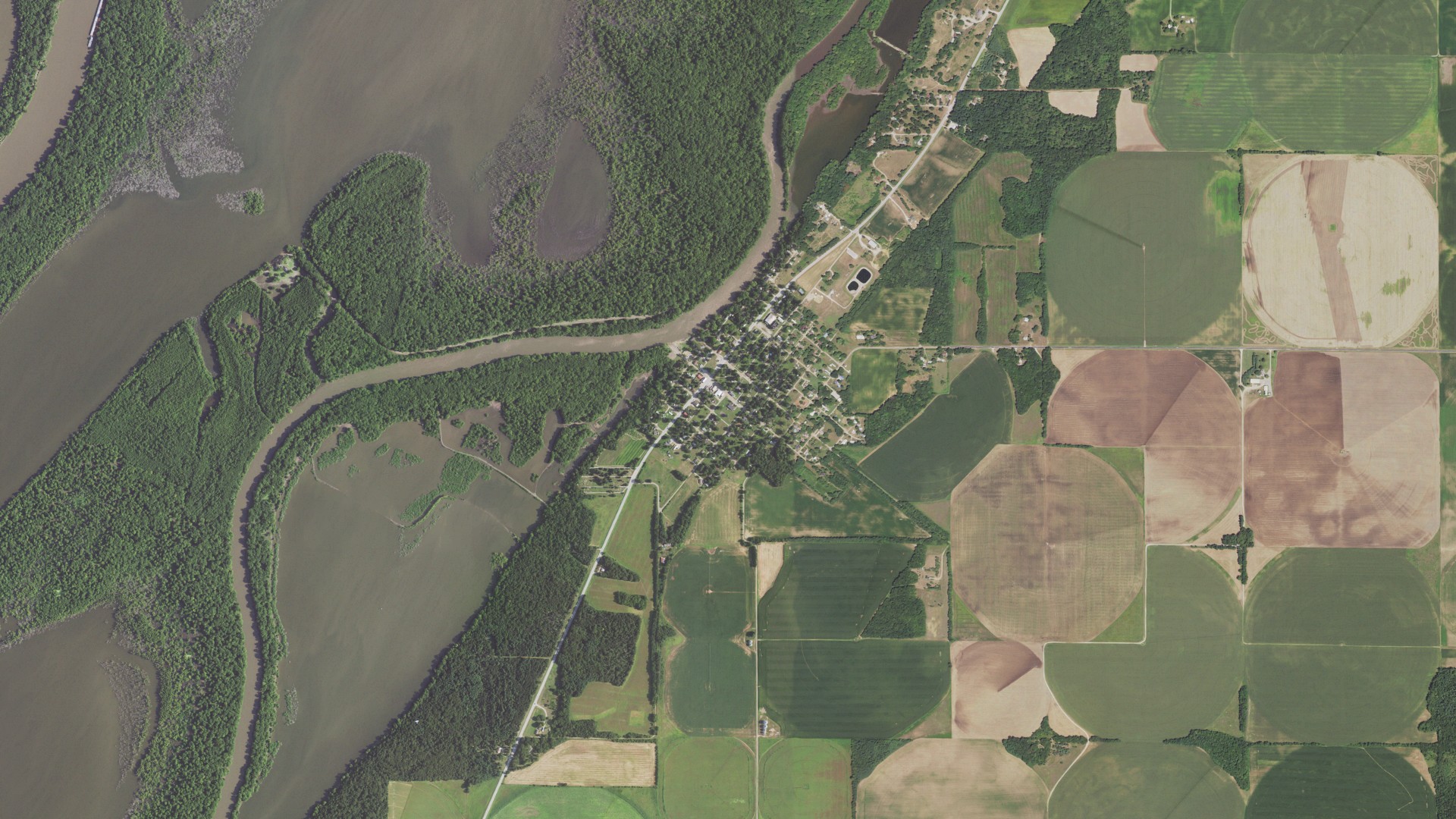 Natural-color aerial photograph of land around Bath, Illinois
