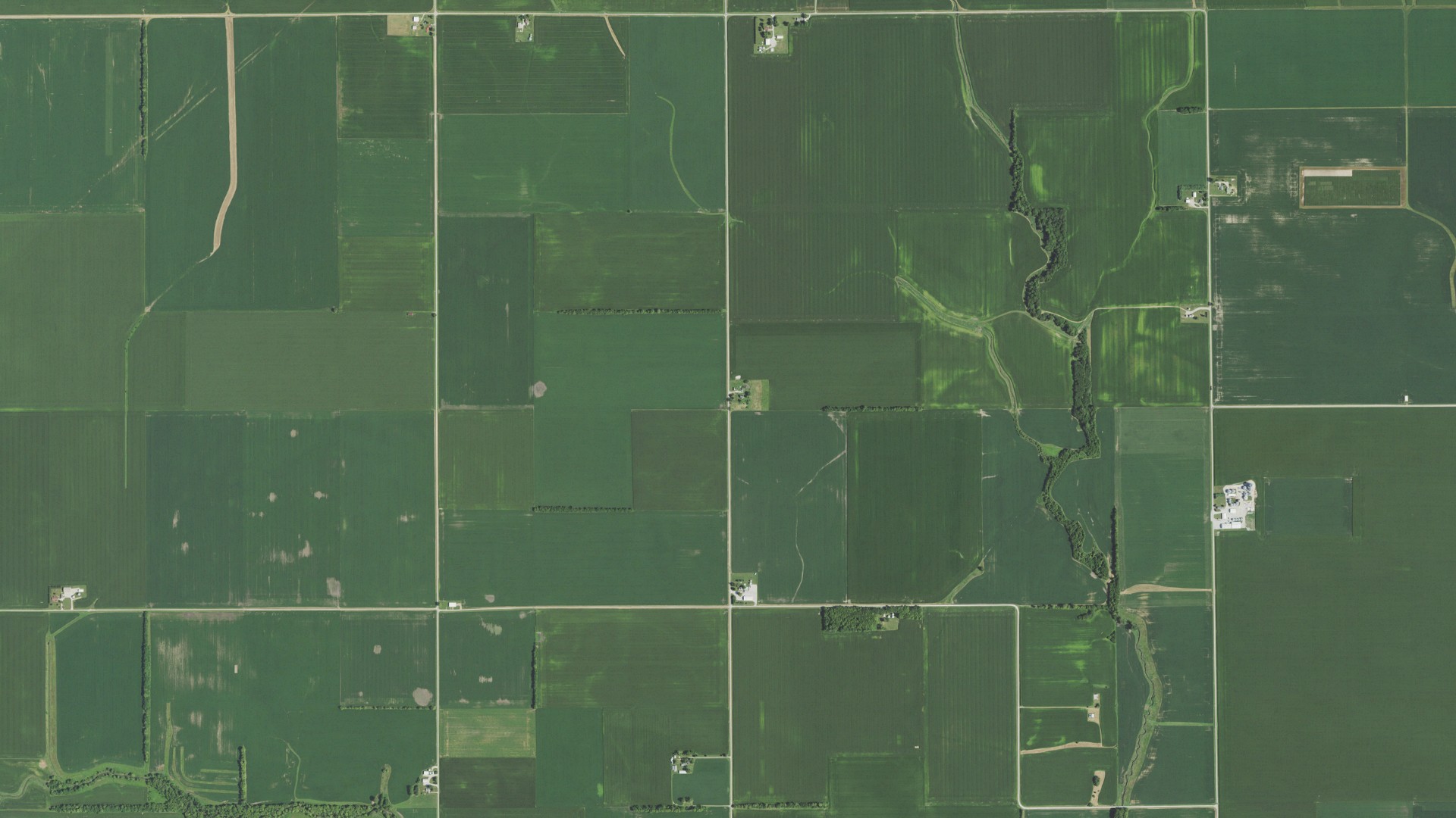 Natural-color aerial photograph of land around Ross, Illinois
