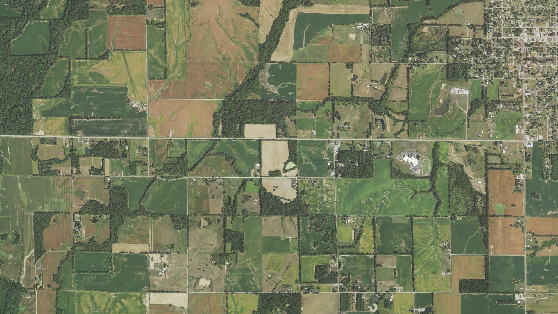 Natural-color aerial photograph of land around Goode, Illinois