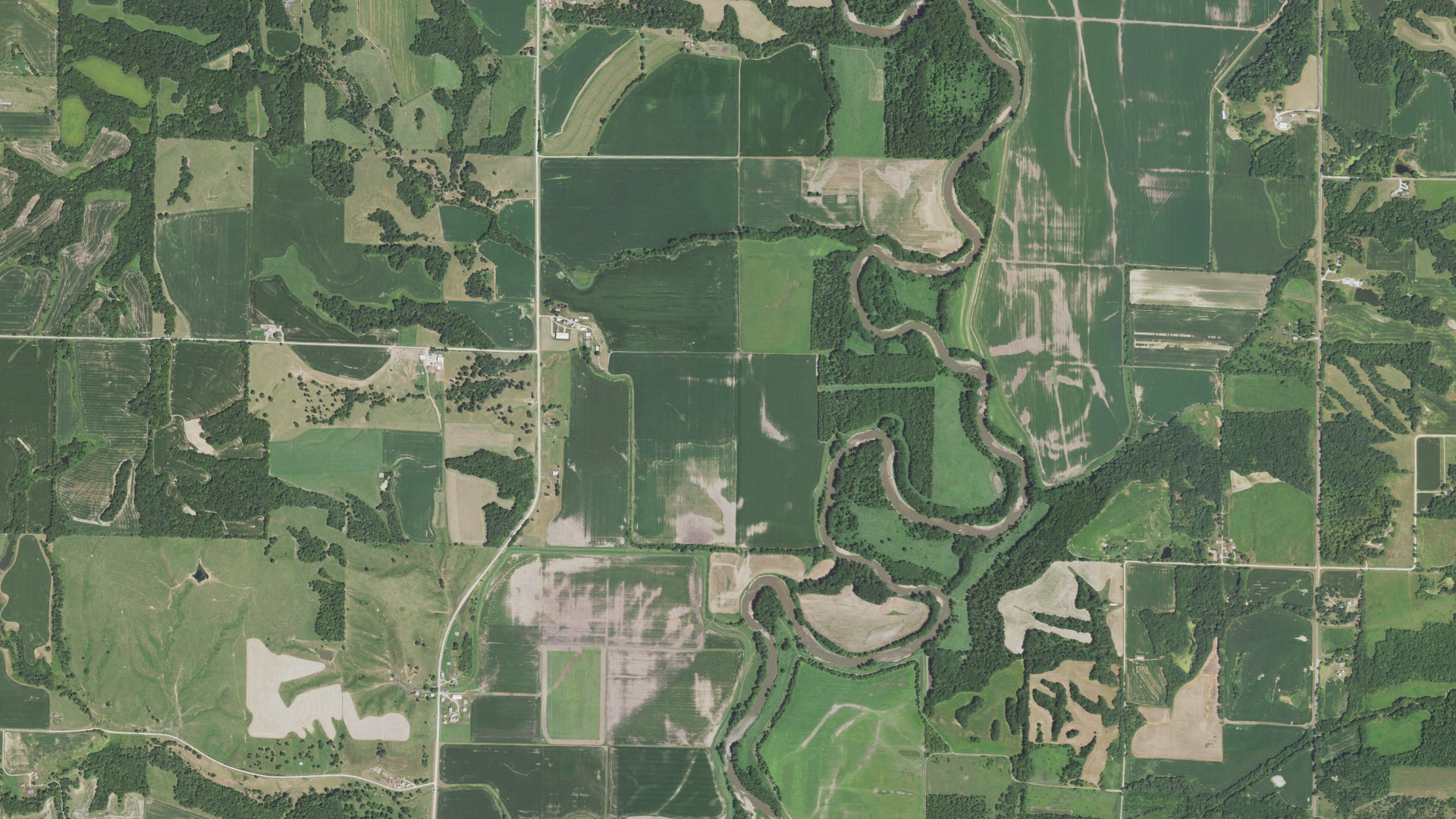 Natural-color aerial photograph of land around Ellisville, Illinois