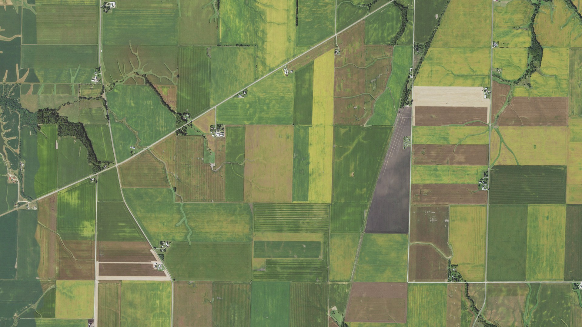 Aerial view of land around Farmington, Illinois