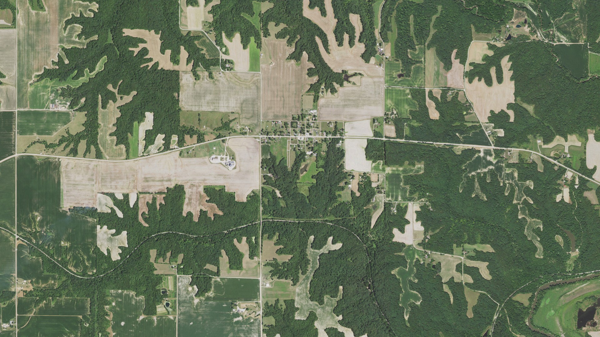 Natural-color aerial photograph of land around Harris, Illinois