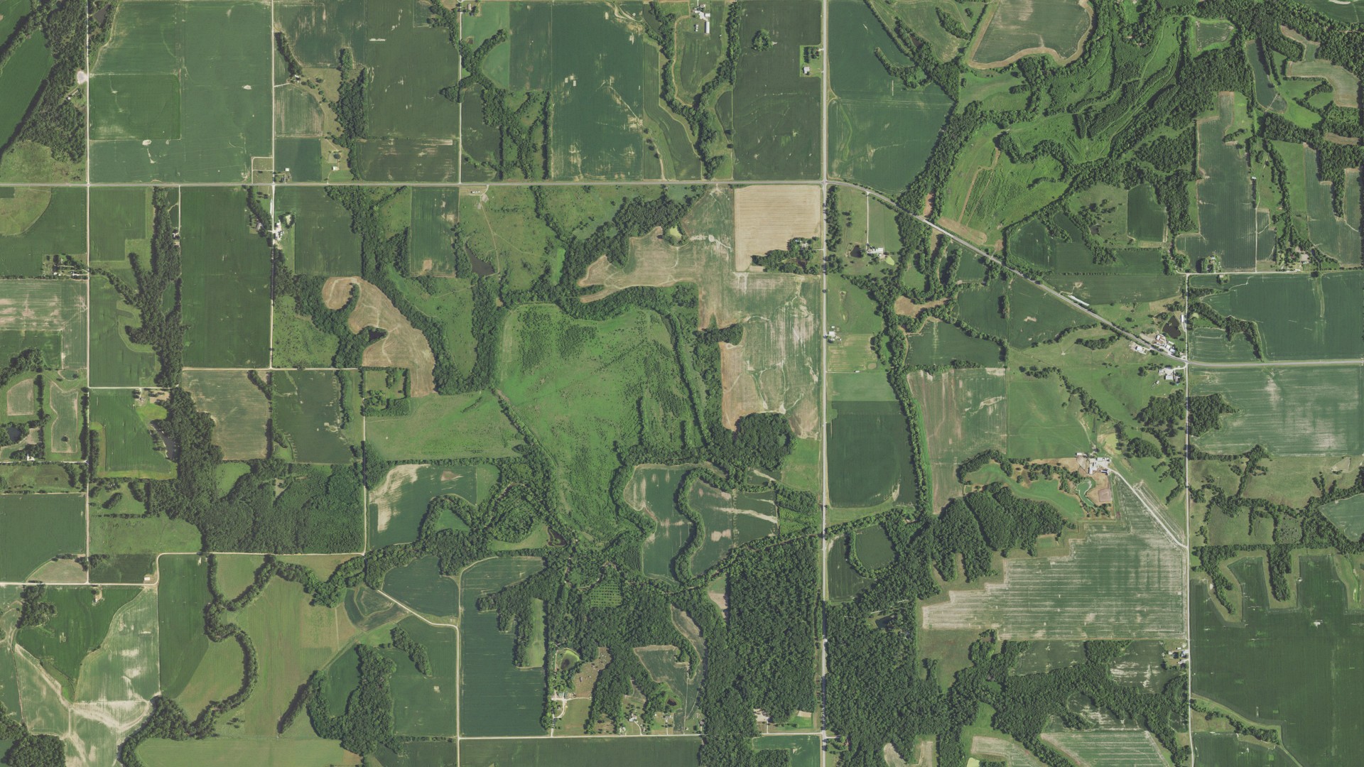 Natural-color aerial photograph of land around Athensville, Illinois