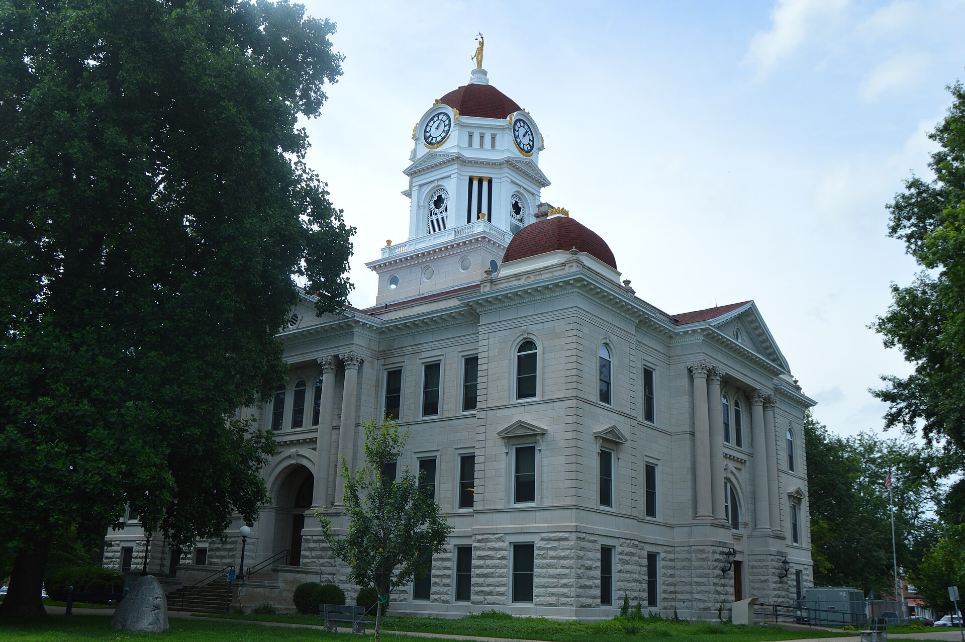 Southern and eastern sides of the Hancock County Courthouse, located on Courthouse Square in central Carthage, Illinois, United States.