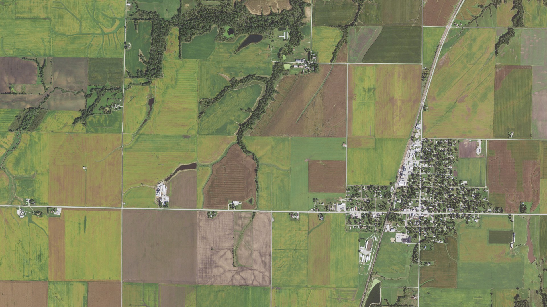 Natural-color aerial photograph of land around Augusta, Illinois