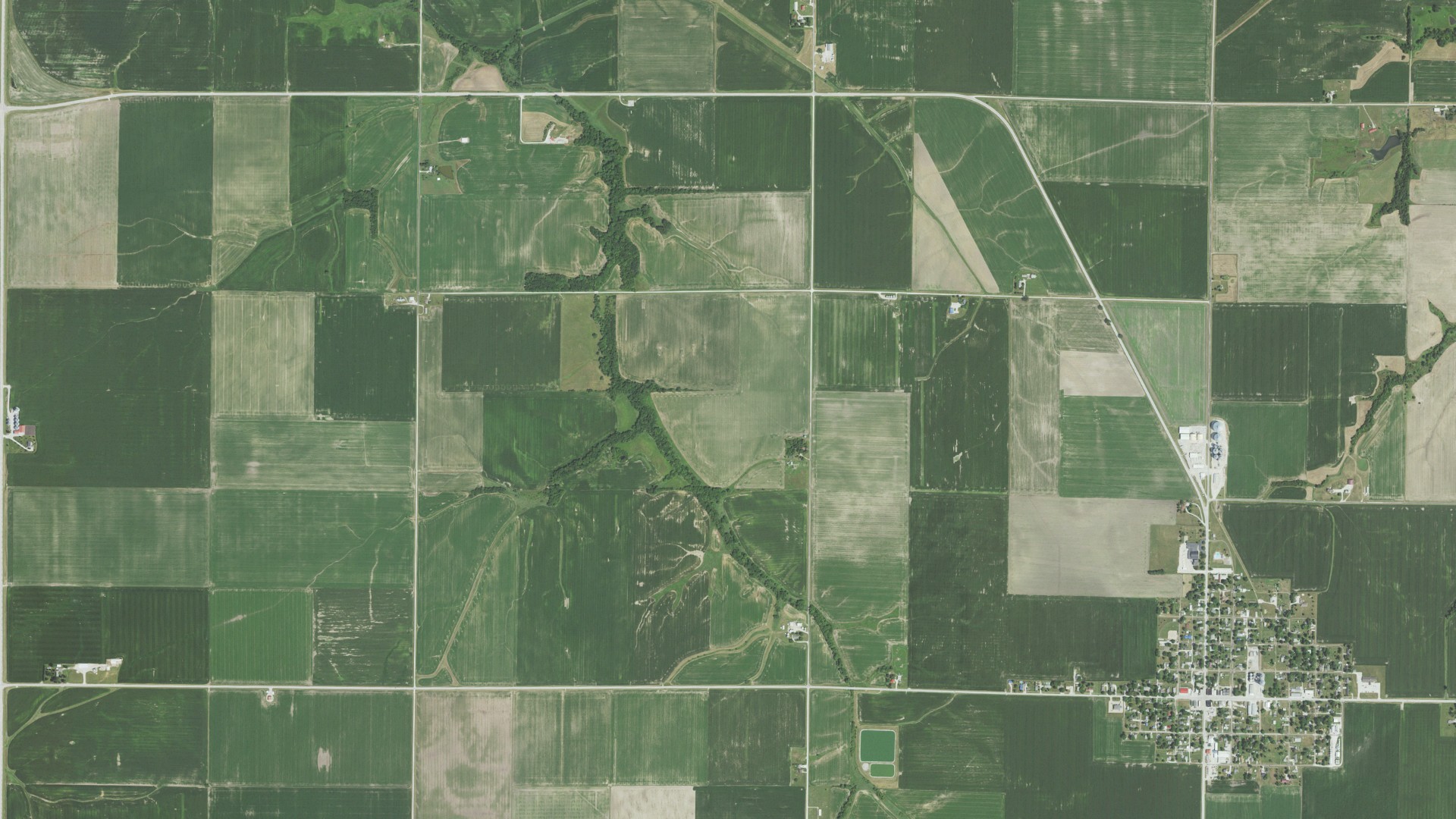 Natural-color aerial photograph of land around Chili, Illinois