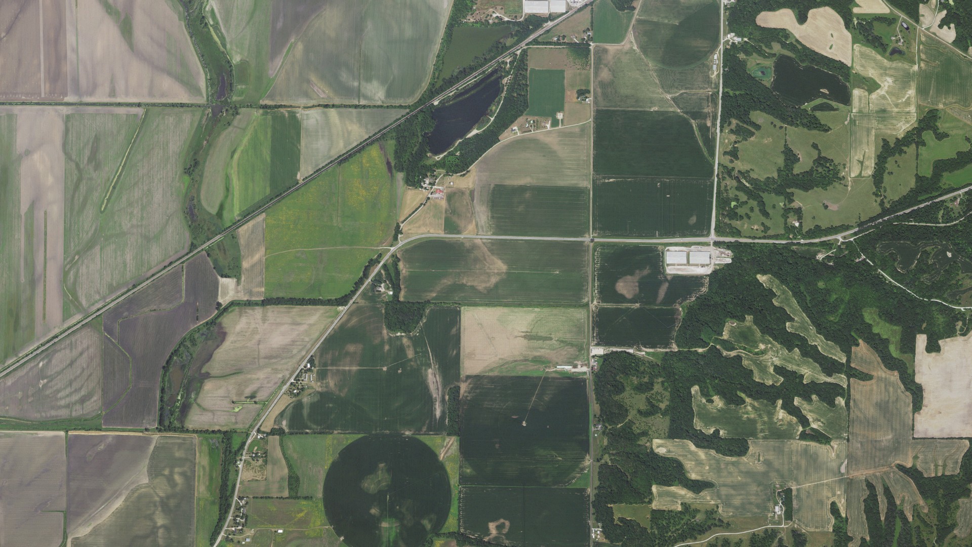 Natural-color aerial photograph of land around Gladstone, Illinois