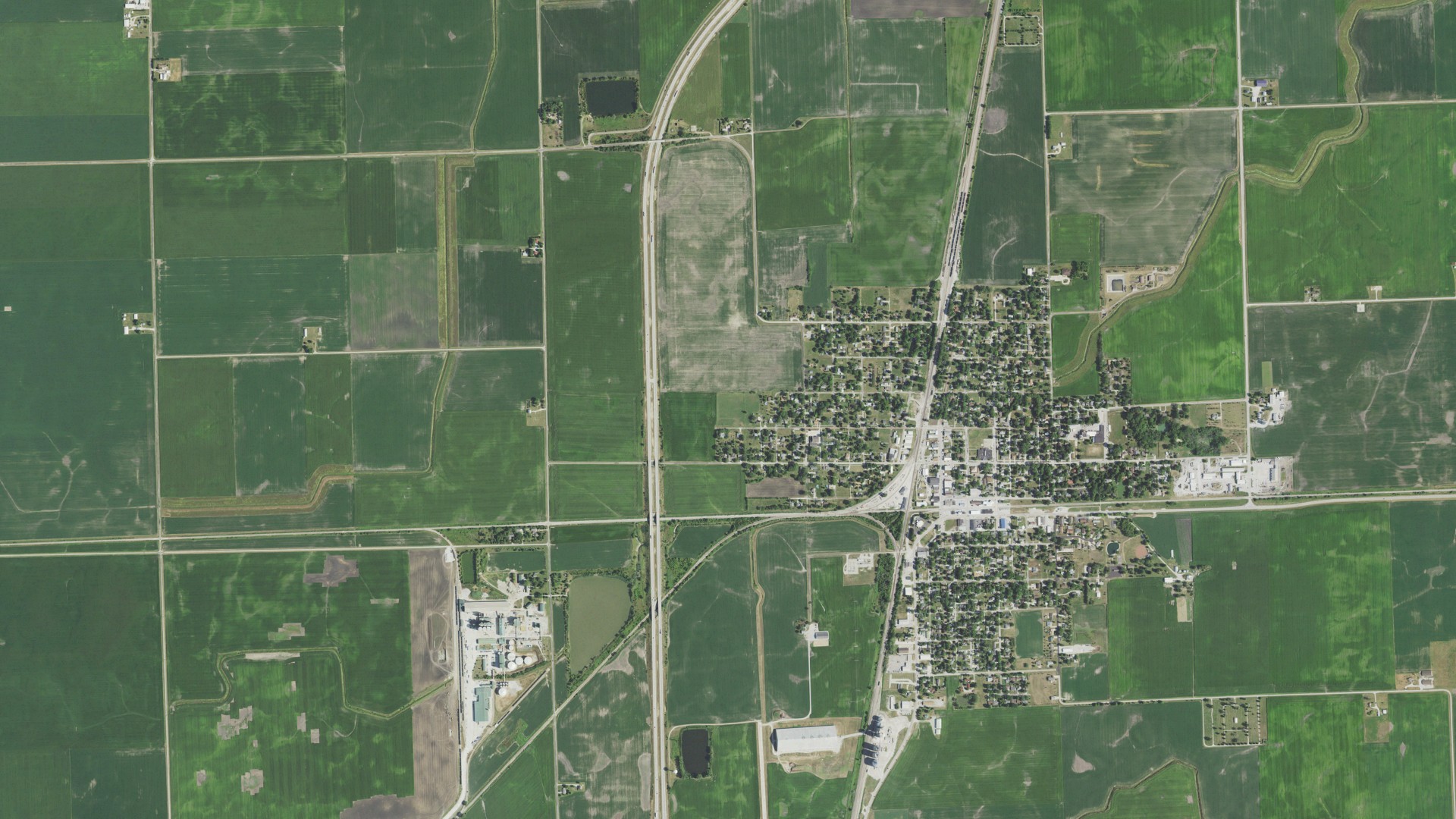 Natural-color aerial photograph of land around Douglas, Illinois