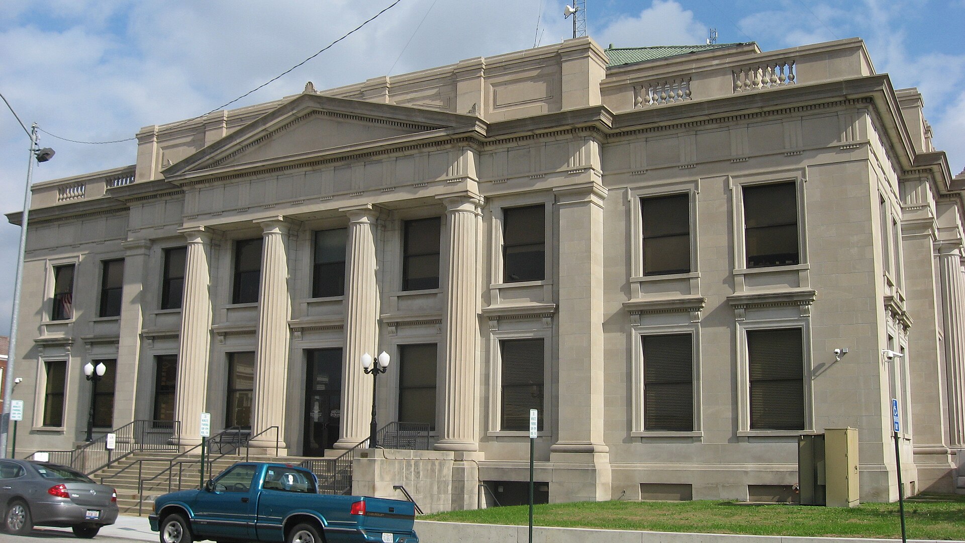 Western side of the Jackson County Courthouse, located in the block surrounded by Tenth, Walnut (Illinois Route 149), Eleventh, and Chestnut Streets in downtown Murphysboro, Illinois, United States.