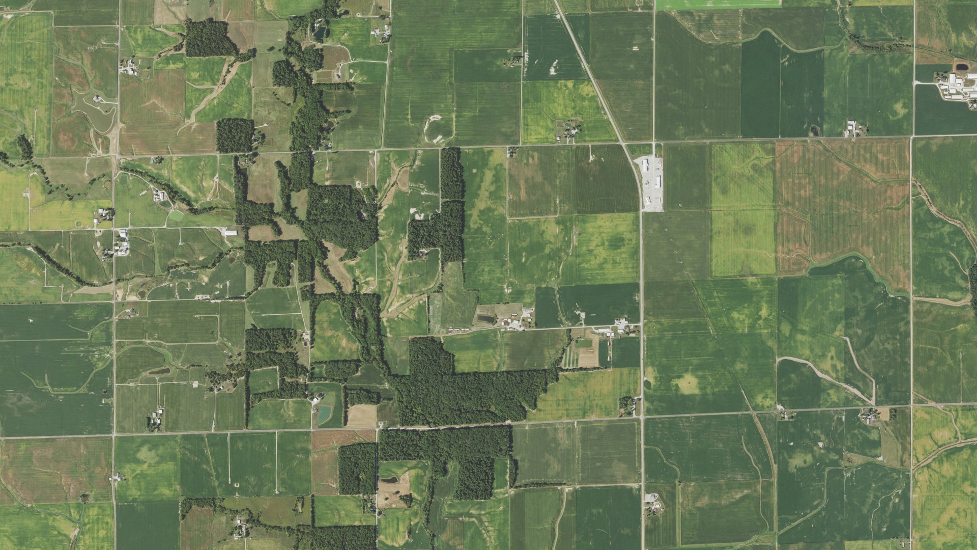 Natural-color aerial photograph of land around Fox, Illinois