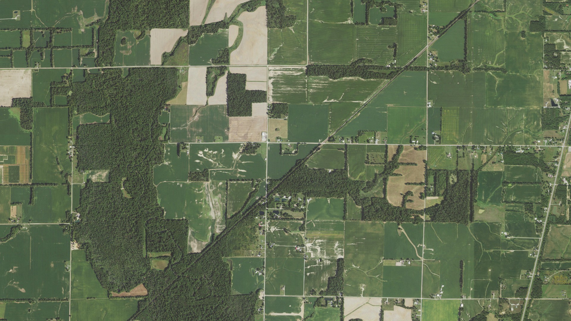 Natural-color aerial photograph of land around McClellan, Illinois
