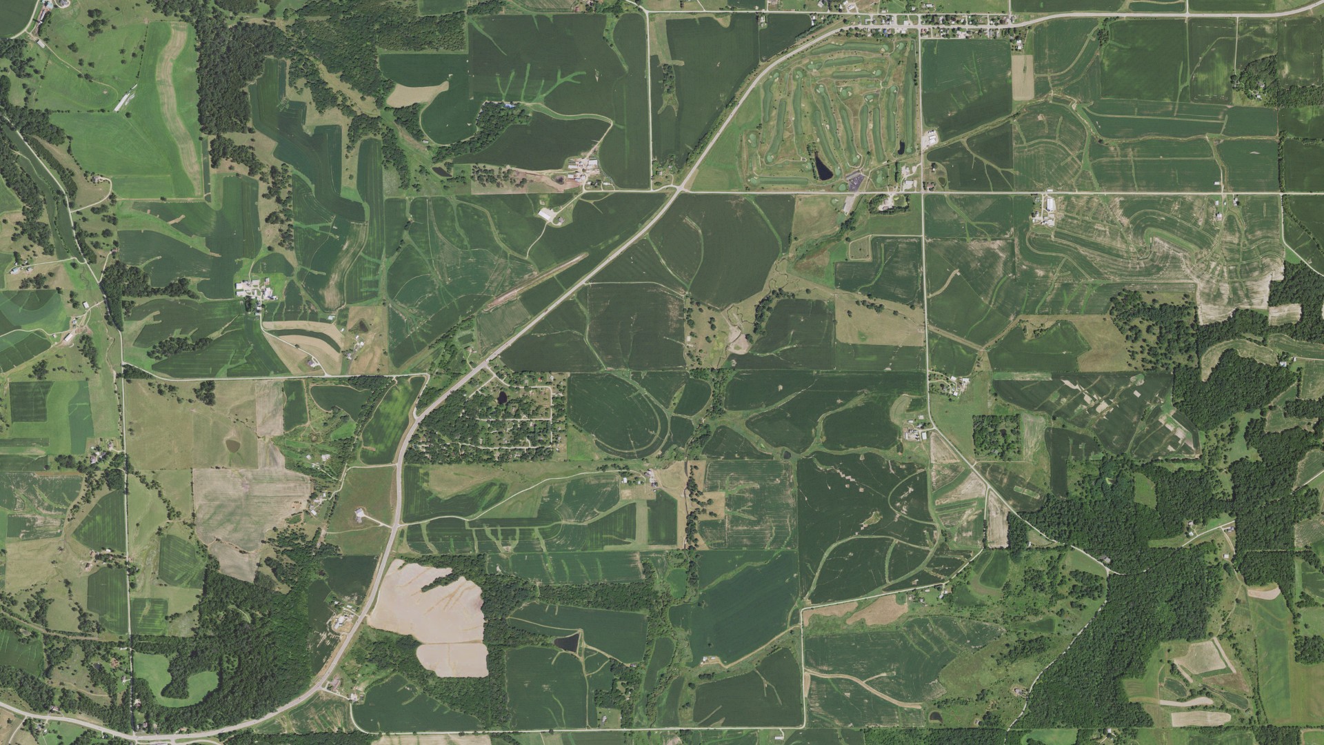 Natural-color aerial photograph of land around Woodbine, Illinois