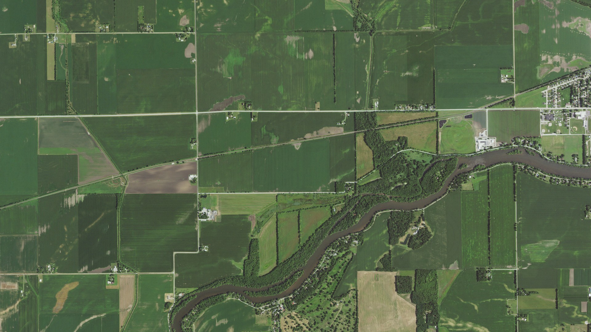 Natural-color aerial photograph of land around Ganeer, Illinois