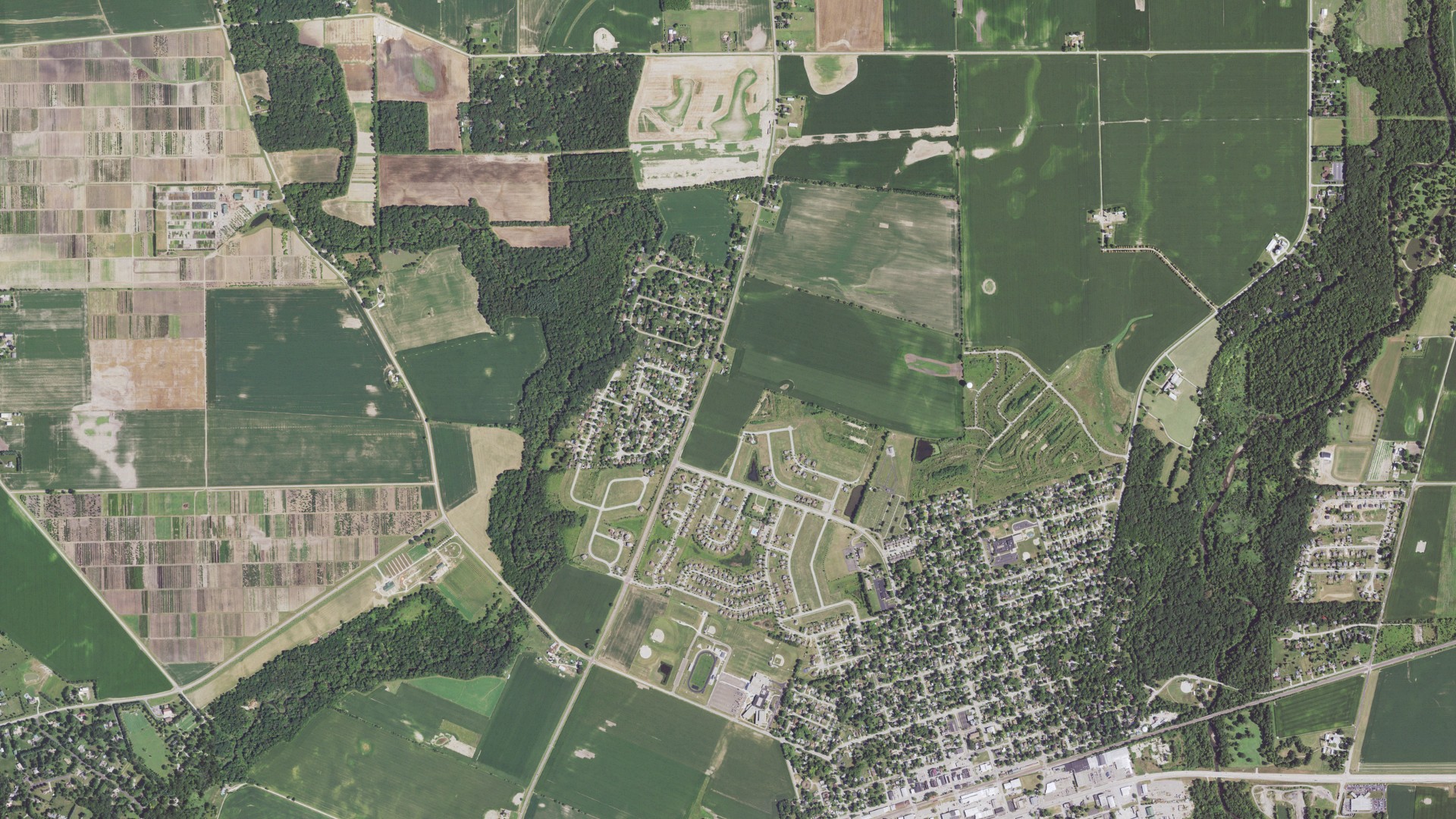 Natural-color aerial photograph of land around Little Rock, Illinois