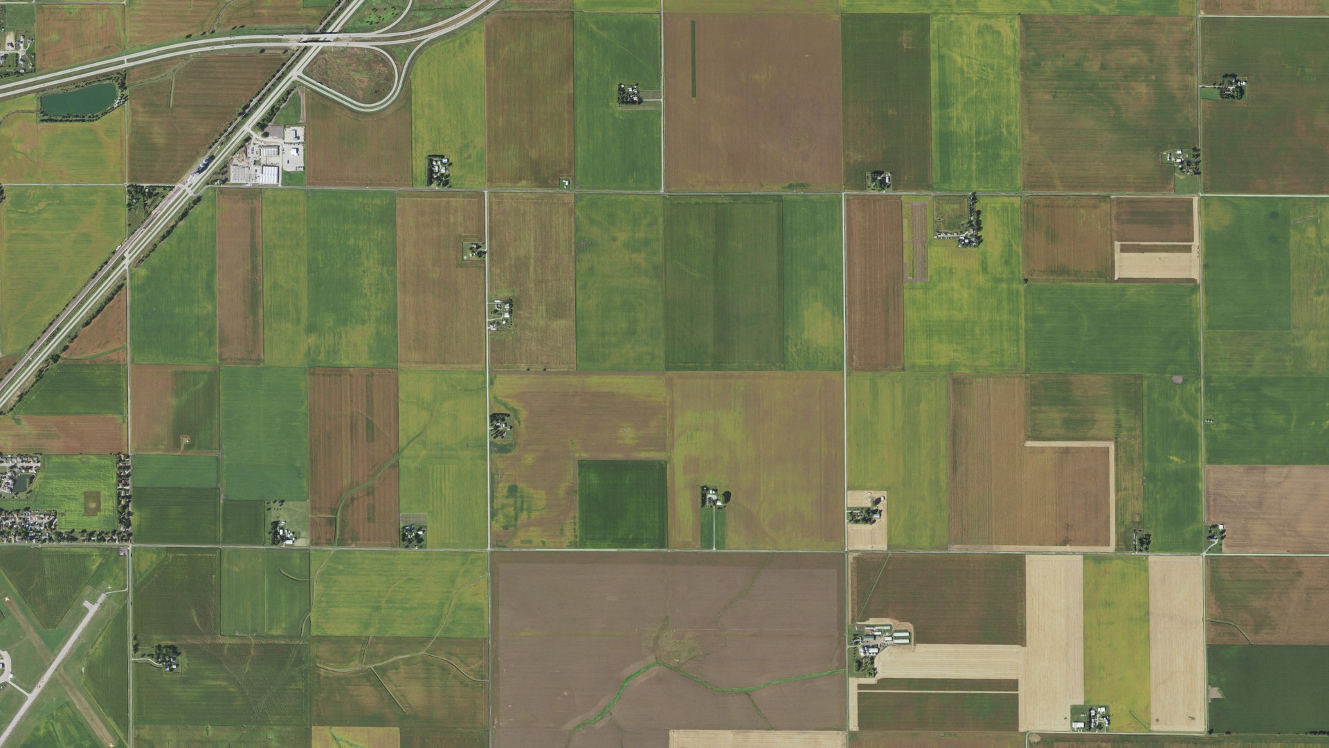 Natural-color aerial photograph of land around East Lincoln, Illinois