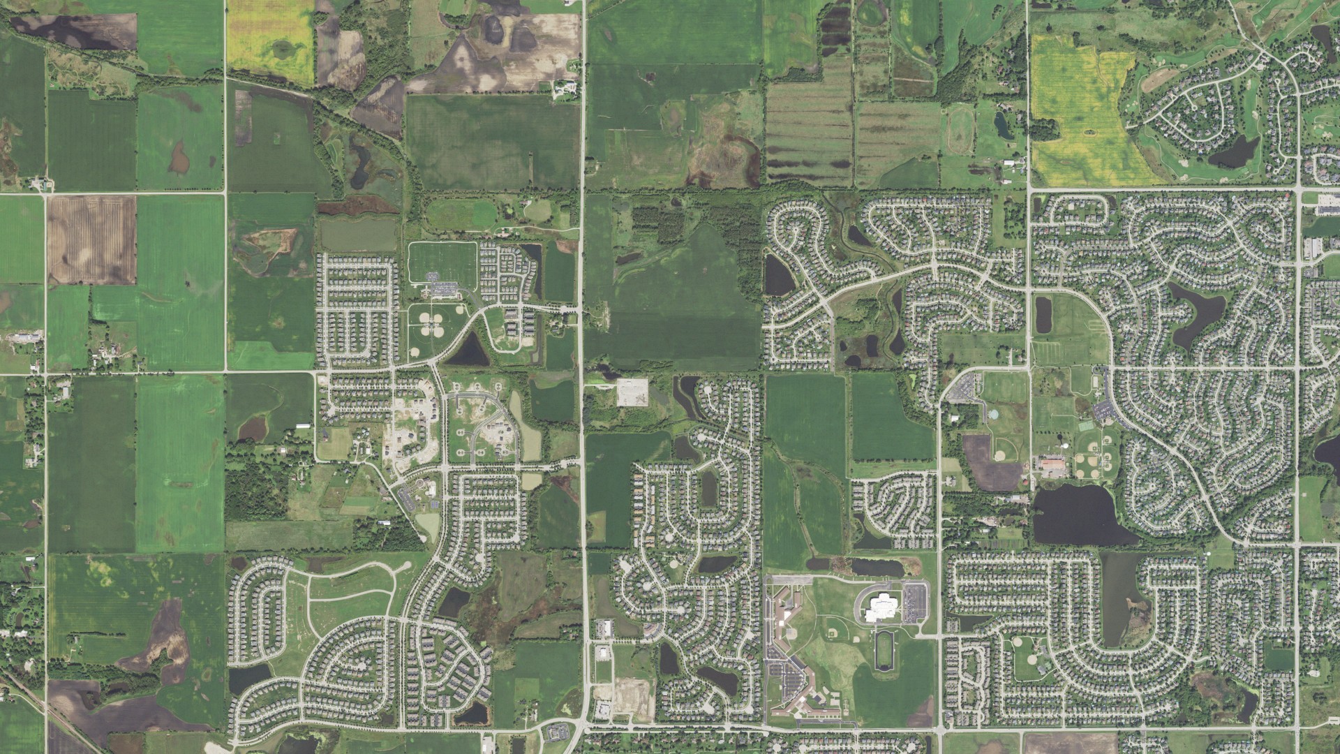 Natural-color aerial photograph of land around Grafton, Illinois