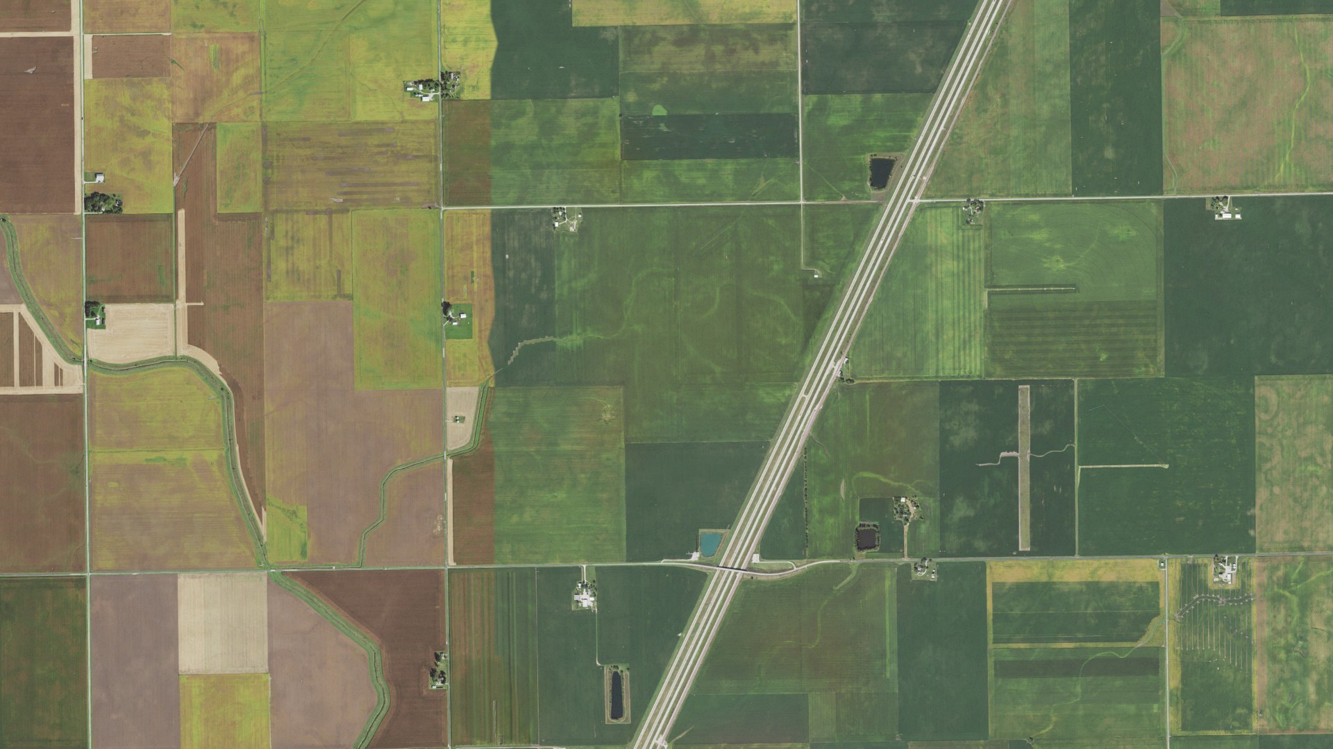 Aerial view of land around Chenoa, Illinois