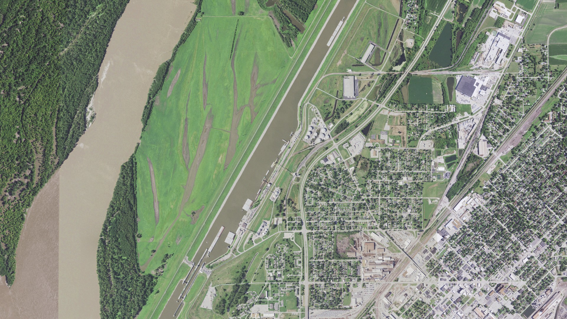 Natural-color aerial photograph of land around Venice, Illinois