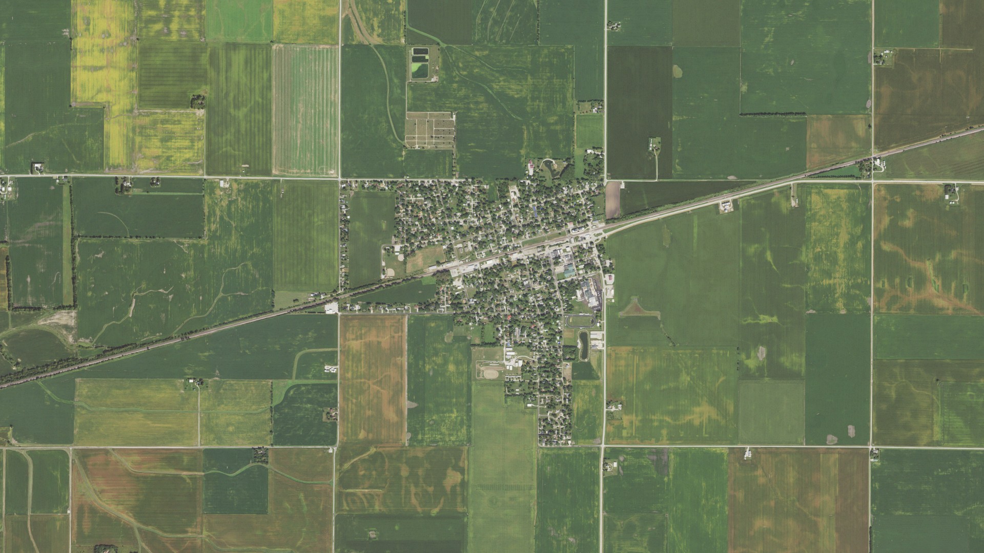 Aerial view of land around Cerro Gordo, Illinois