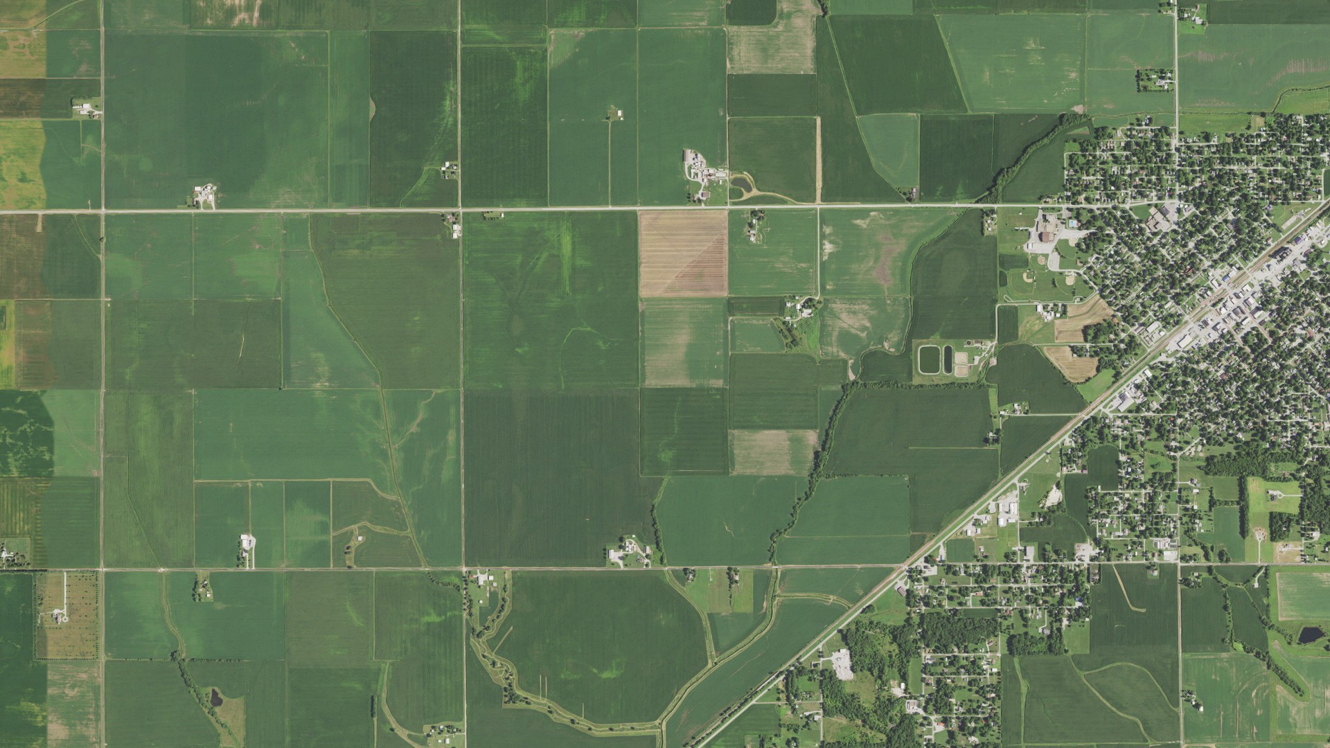 Natural-color aerial photograph of land around Nokomis, Illinois