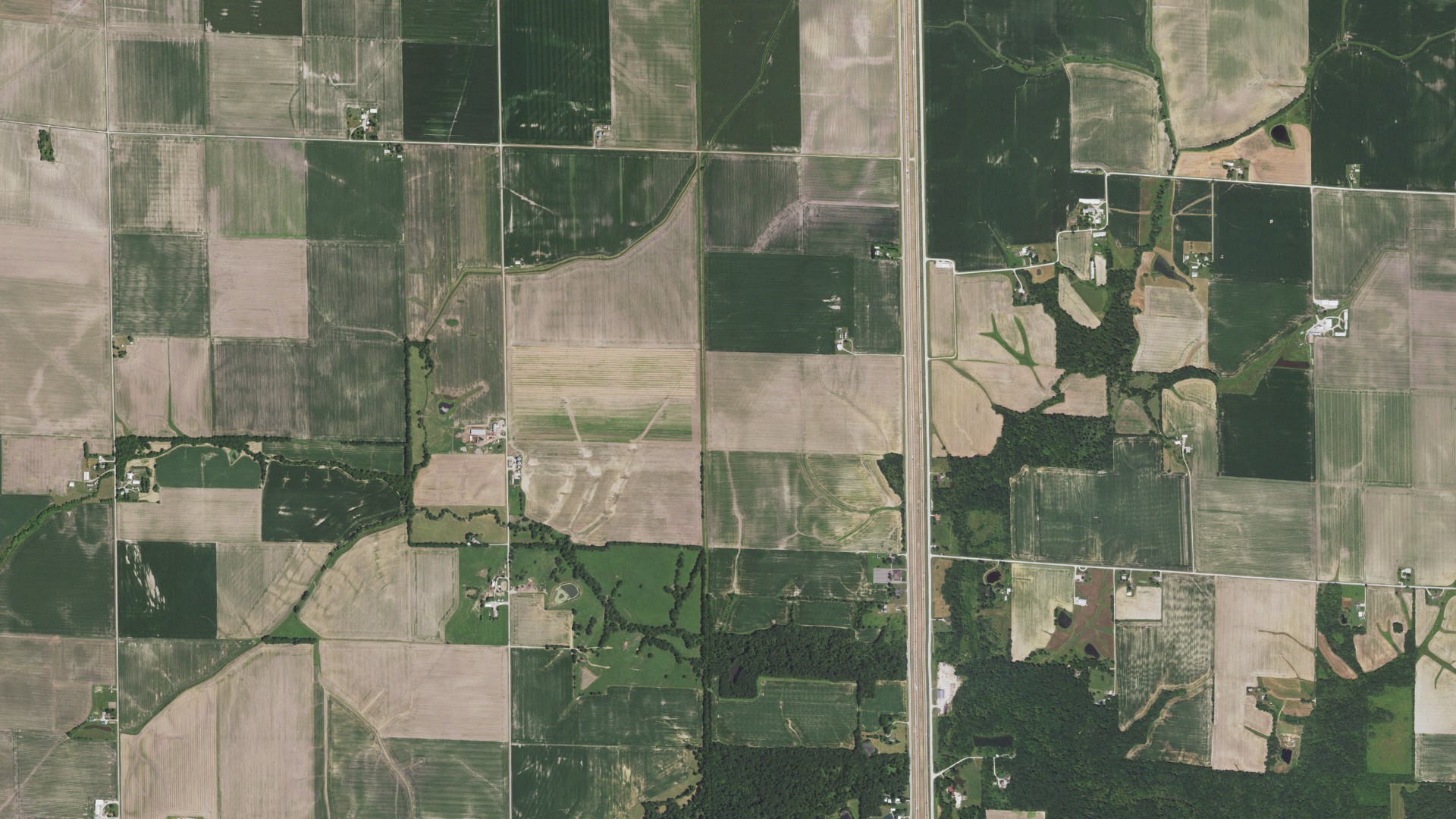 Aerial view of land around Zanesville, Illinois