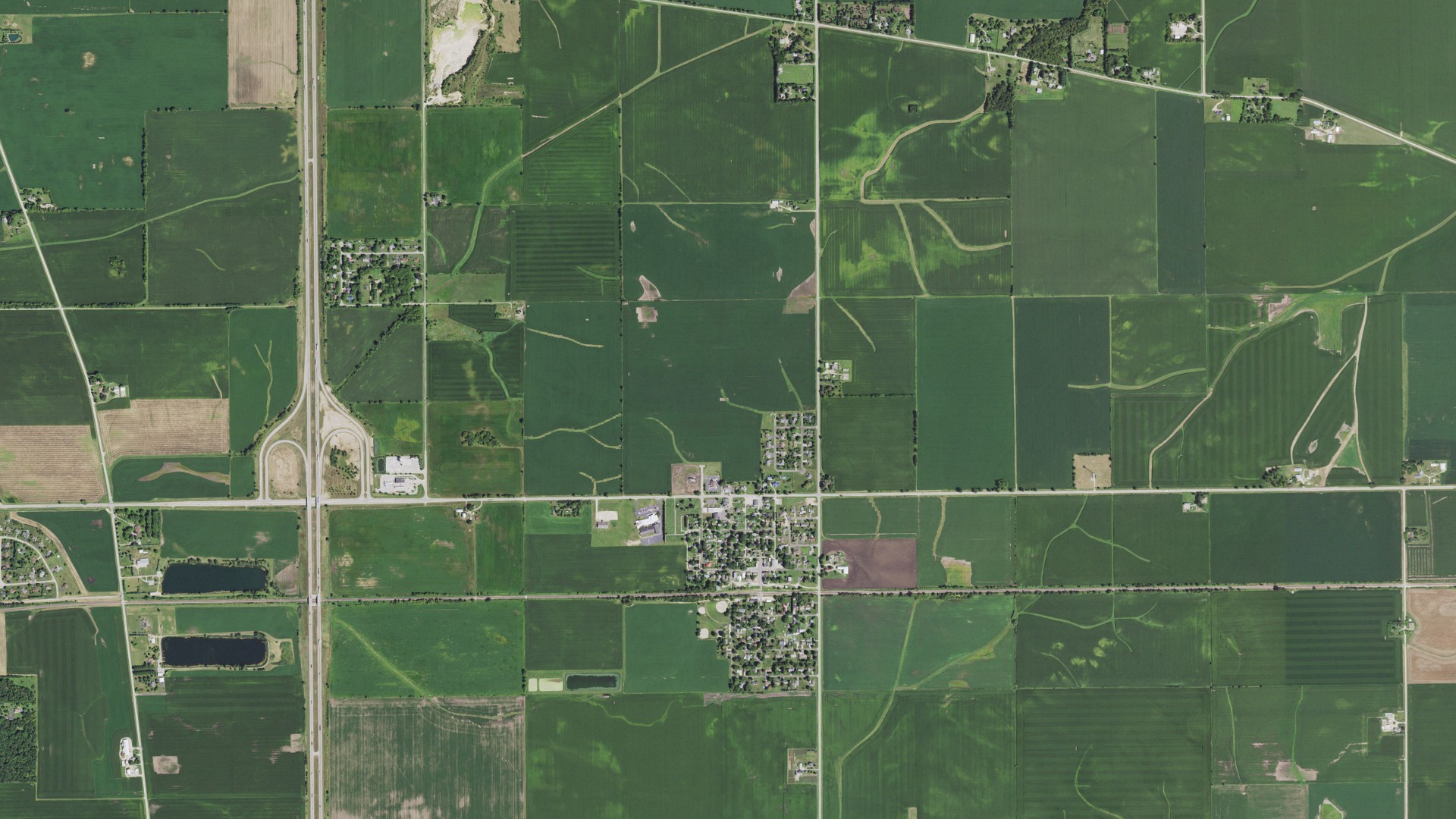 Natural-color aerial photograph of land around Monroe, Illinois