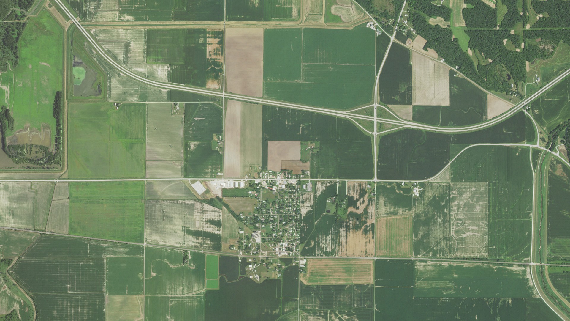 Natural-color aerial photograph of land around Kinderhook, Illinois