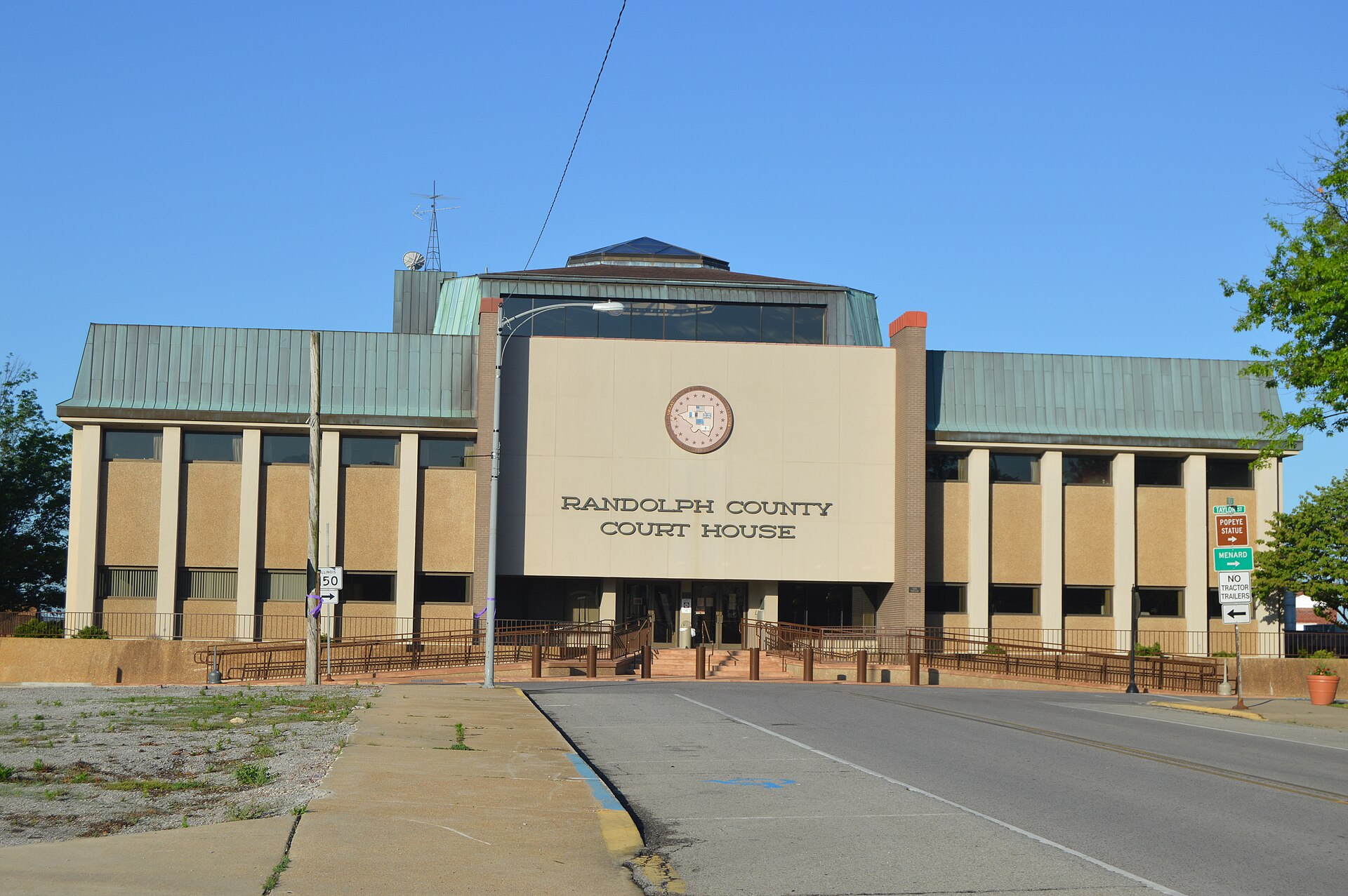 Front of the Randolph County Courthouse, located at 1 Taylor Street (Illinois Route 150) in lower Chester, Illinois, United States. It was built in 1972.
