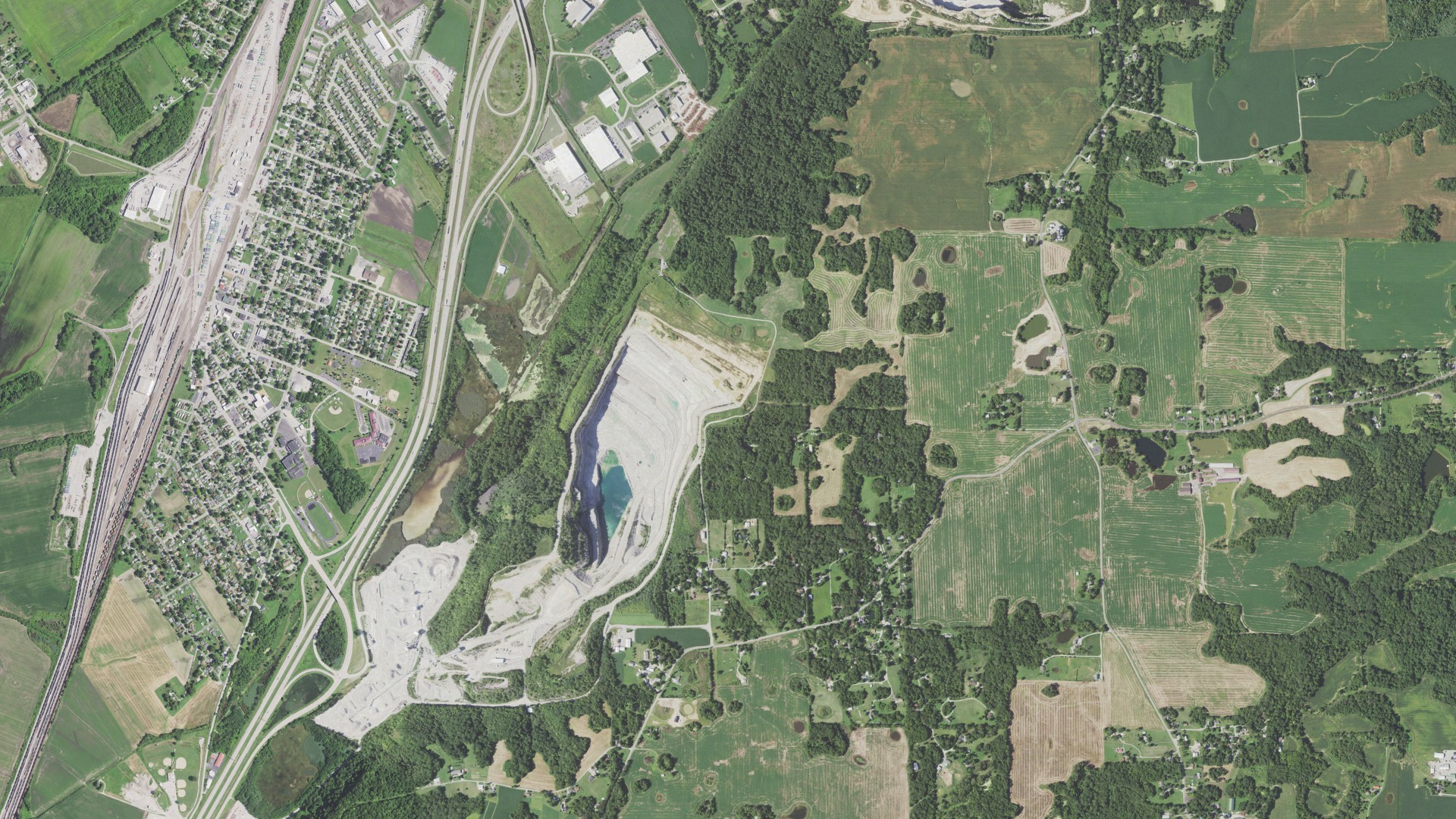 Aerial view of land around Sugar Loaf, Illinois