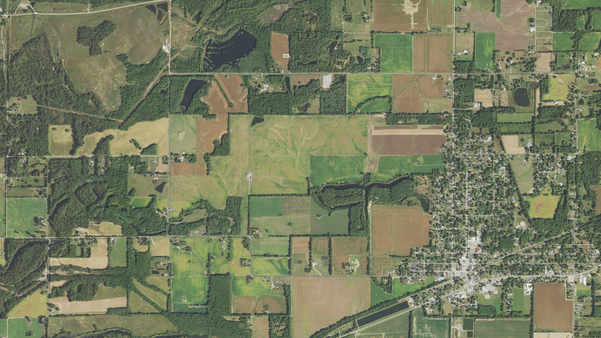 Natural-color aerial photograph of land around Carrier Mills, Illinois