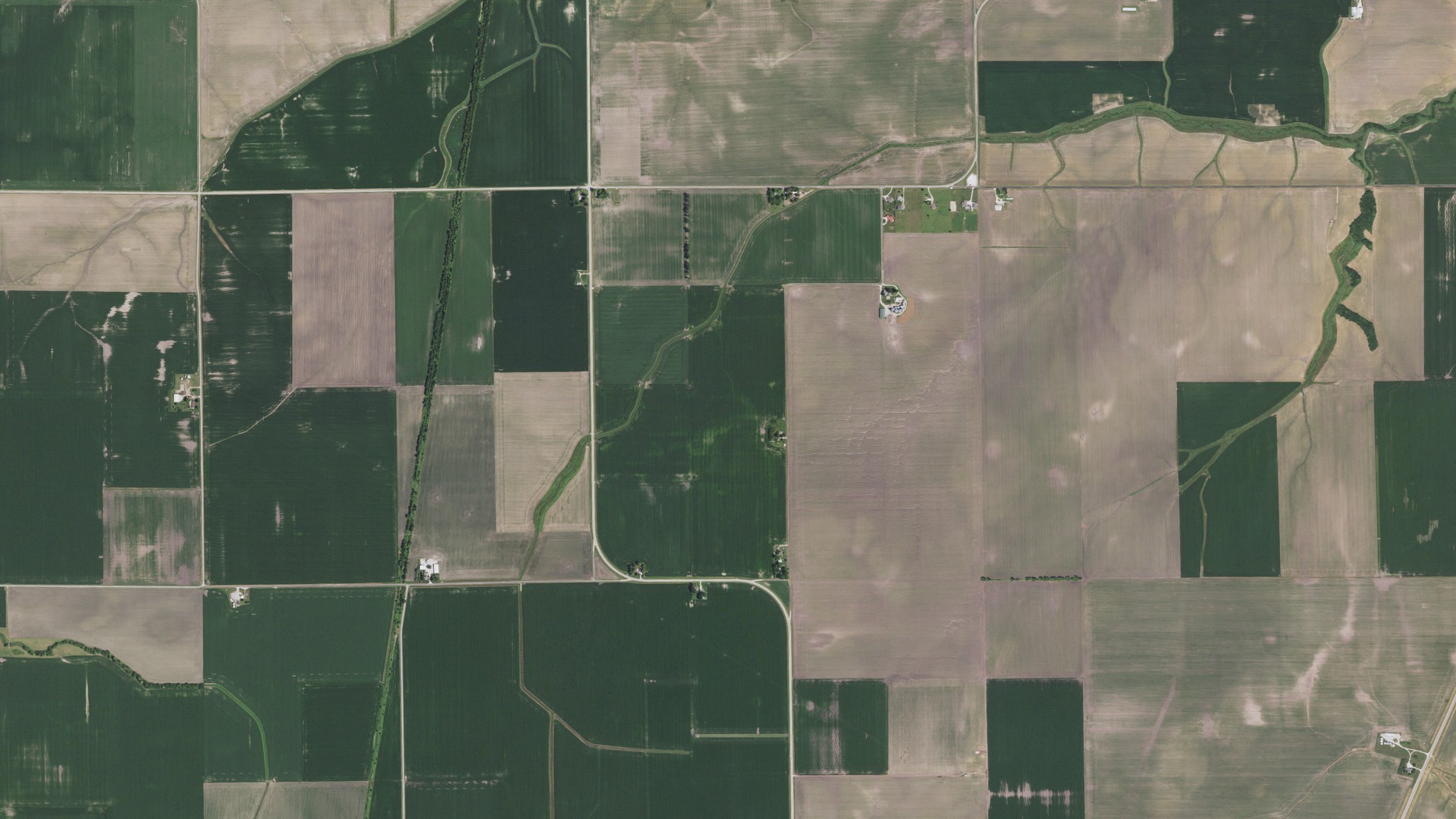 Natural-color aerial photograph of land around Chatham, Illinois