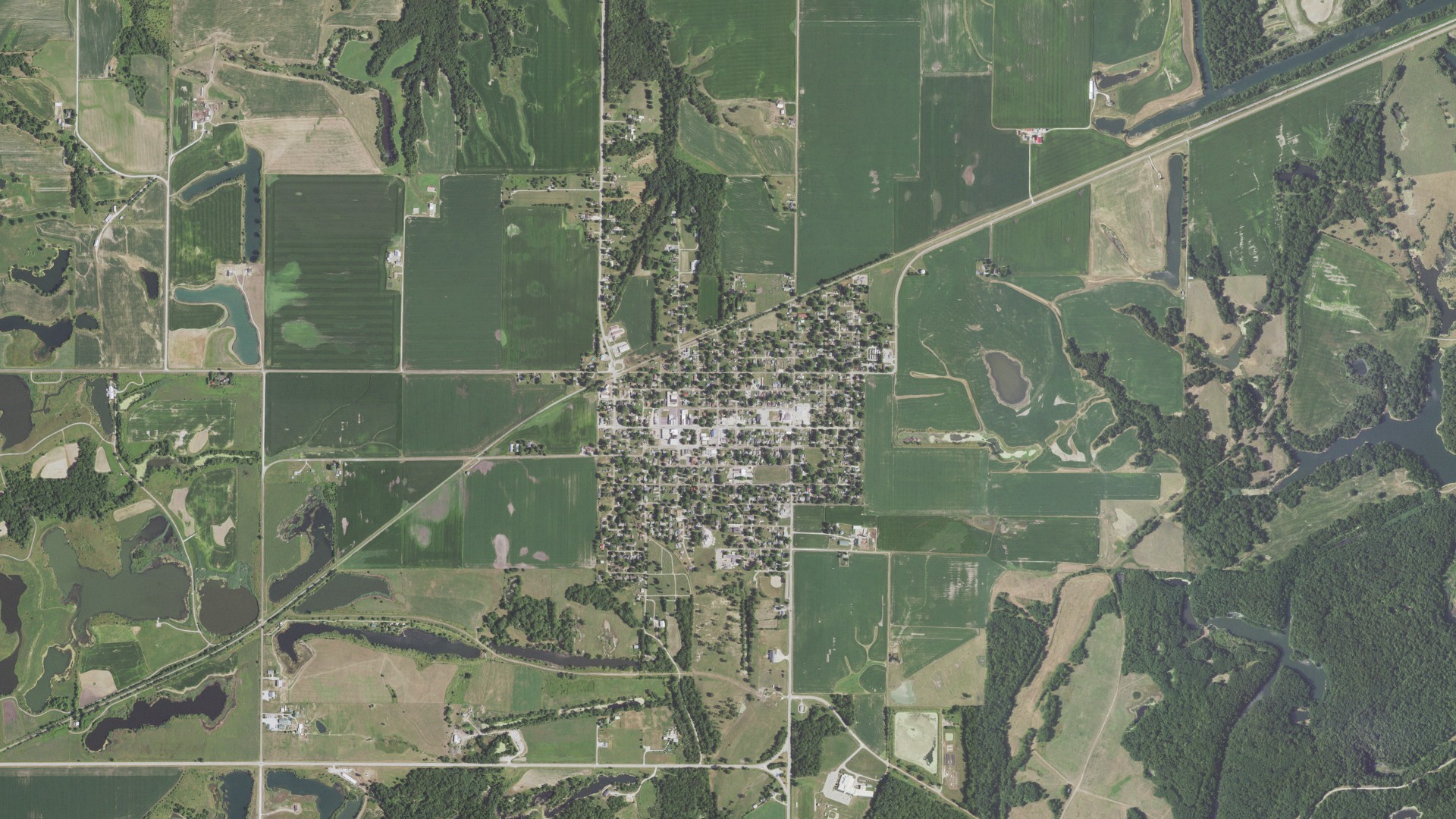 Natural-color aerial photograph of land around Cuba, Illinois