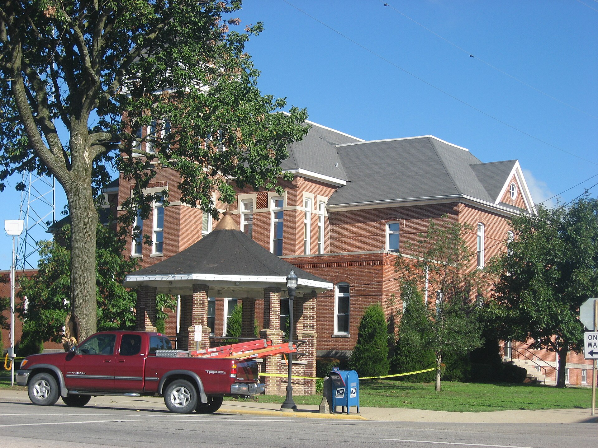 Front and eastern side of the Wayne County Courthouse, located at 301 E. Main Street (Illinois Route 15) in downtown Fairfield, Illinois, United States. It was built in 1891.