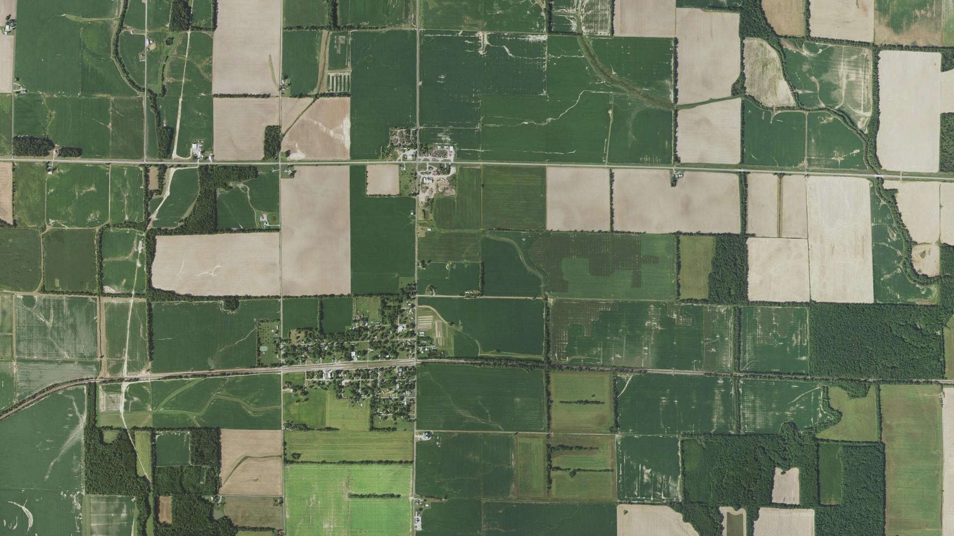 Natural-color aerial photograph of land around Arrington, Illinois
