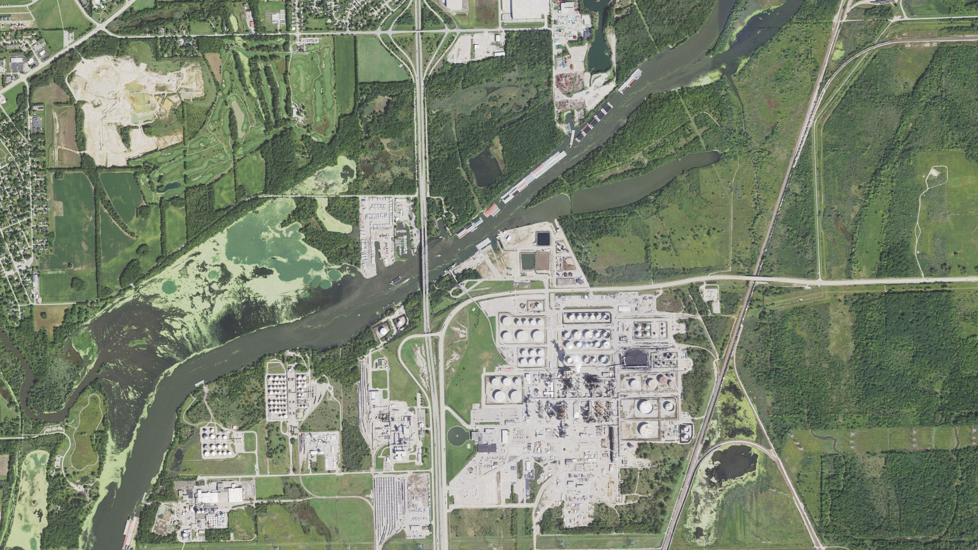 Natural-color aerial photograph of land around Channahon, Illinois