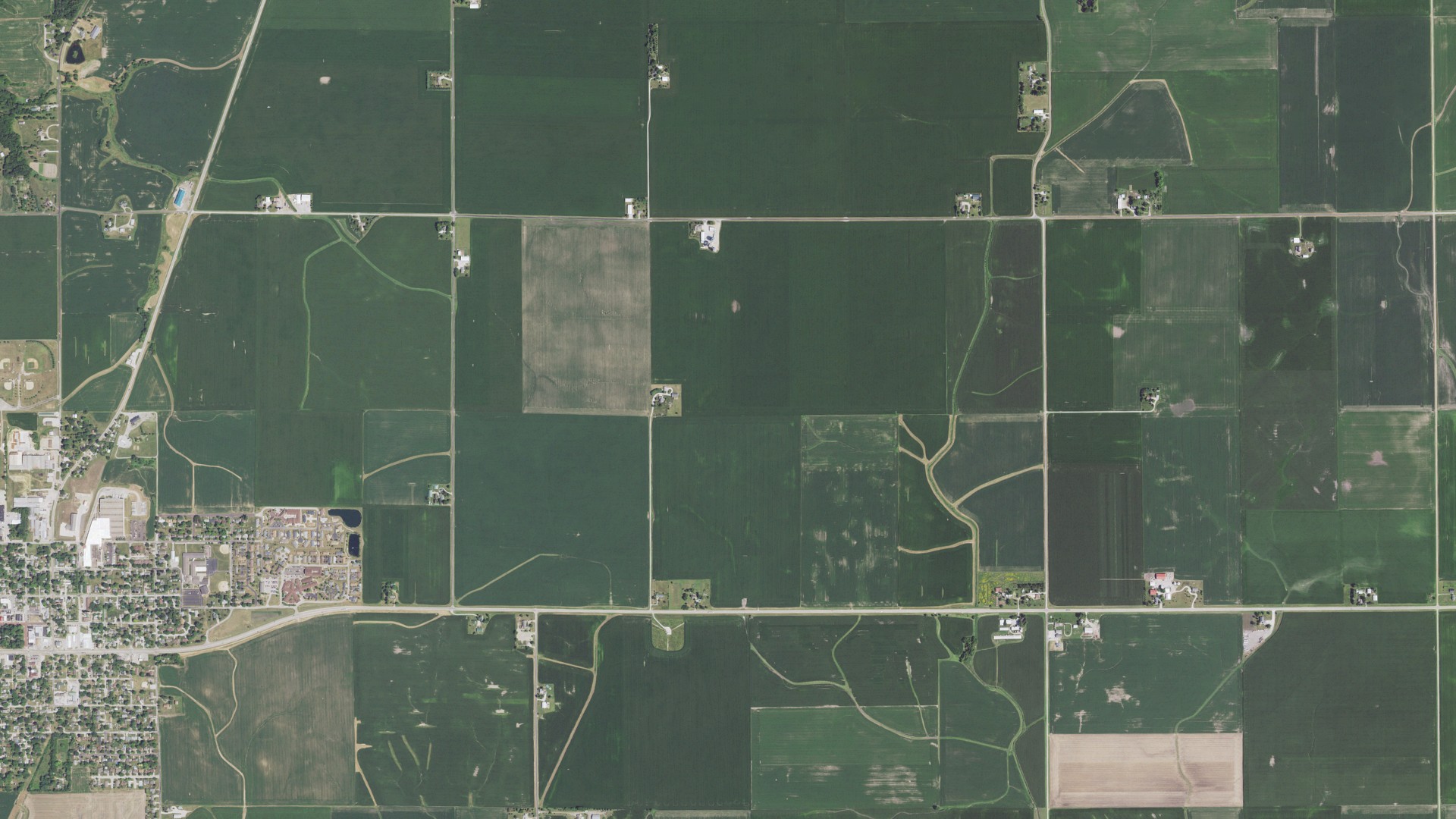 Aerial view of land around Metamora, Illinois