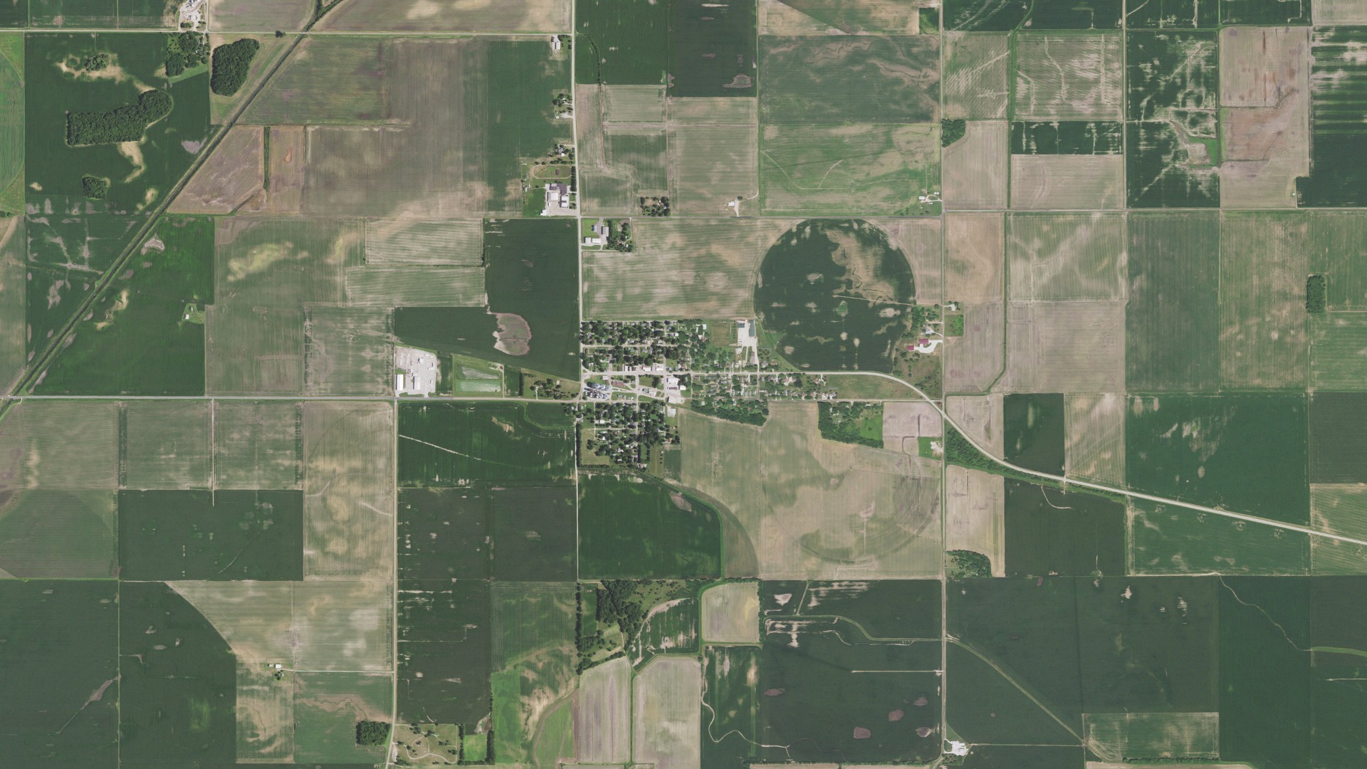 Natural-color aerial photograph of land around Easton, Illinois