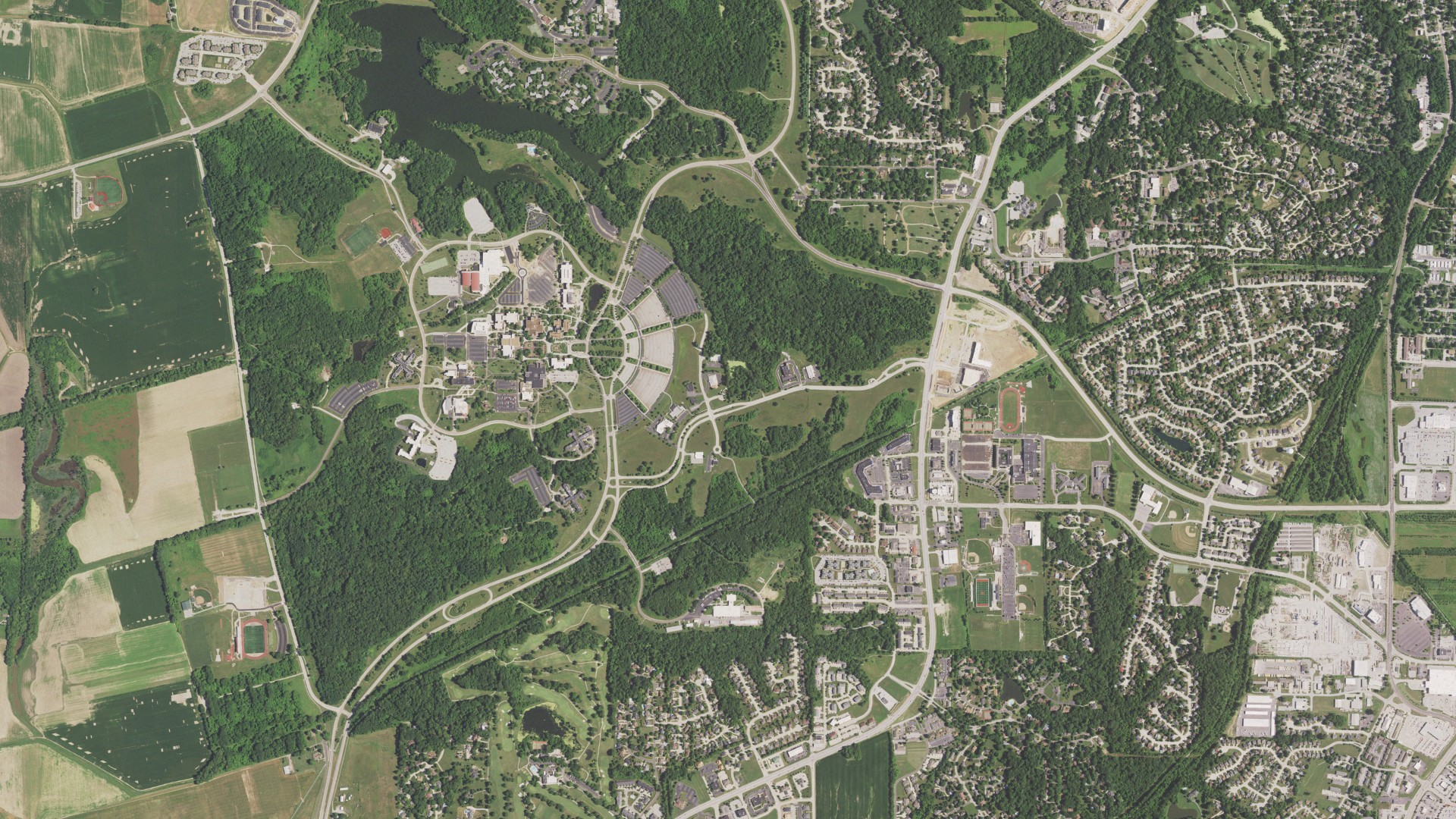 Natural-color aerial photograph of land around Edwardsville, Illinois