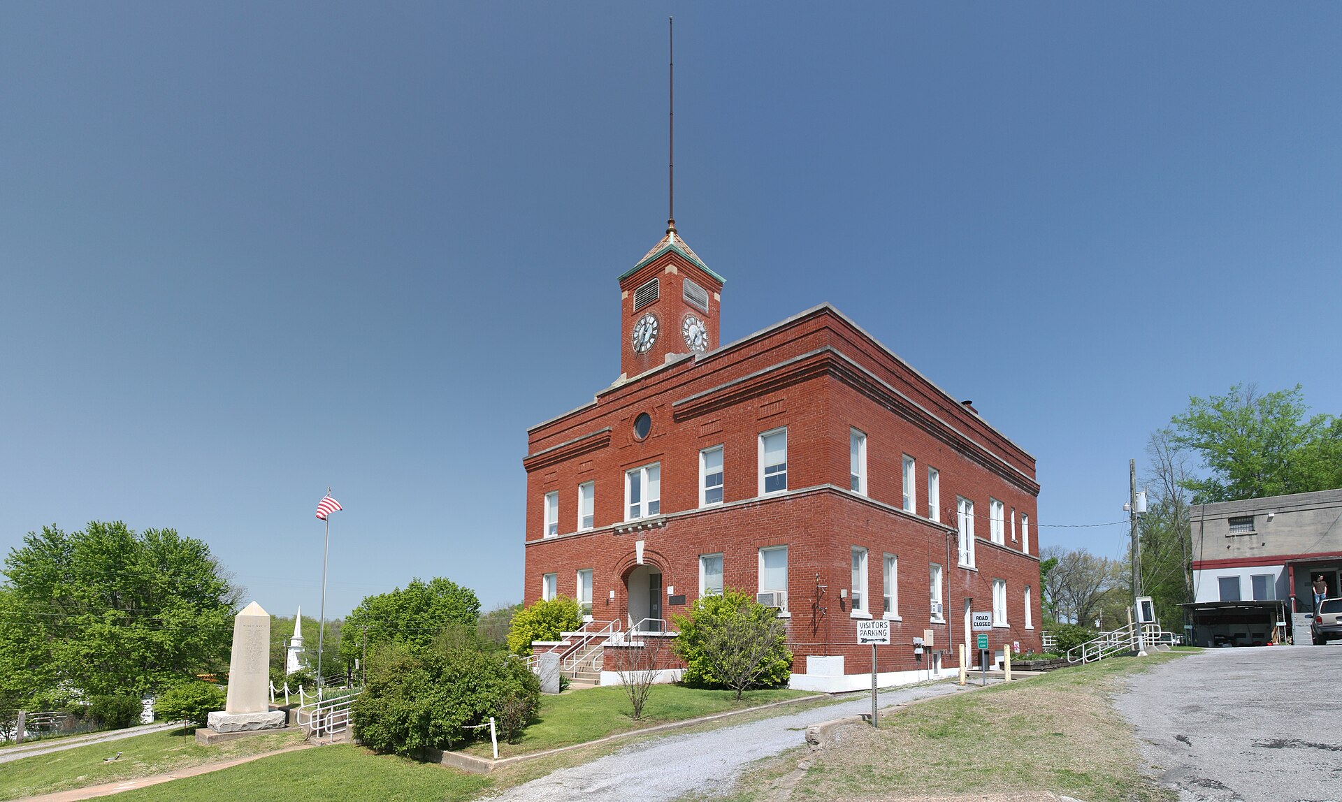 County courthouse in Elizabethtown, Illinois