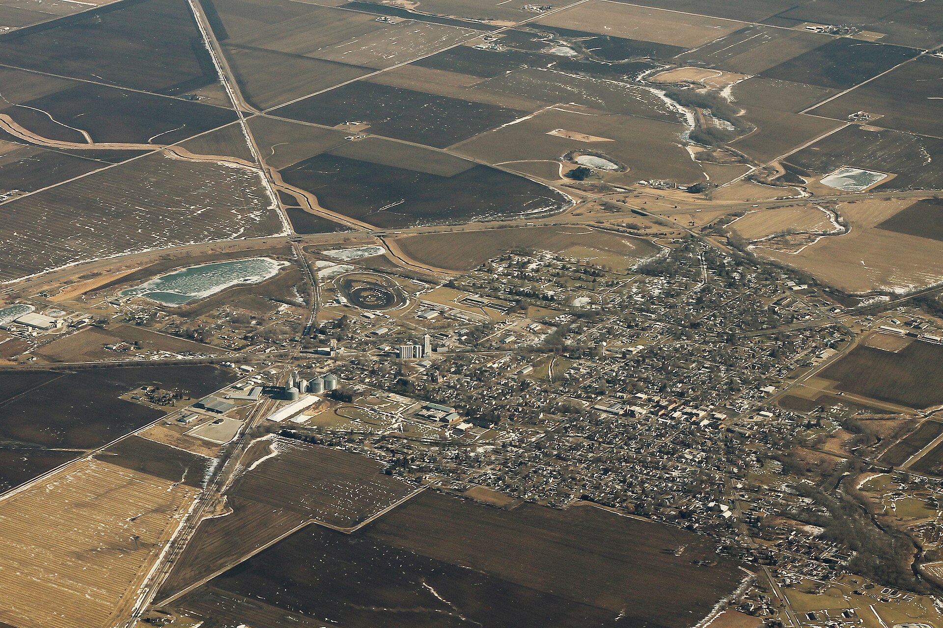 Farmer City, Illinois - Aerial (30143724368).jpg