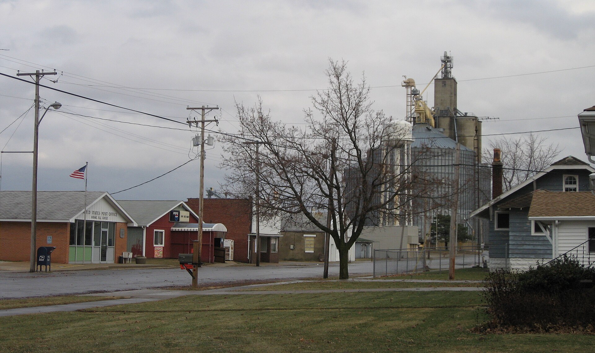 Street scene in Hume, Illinois
