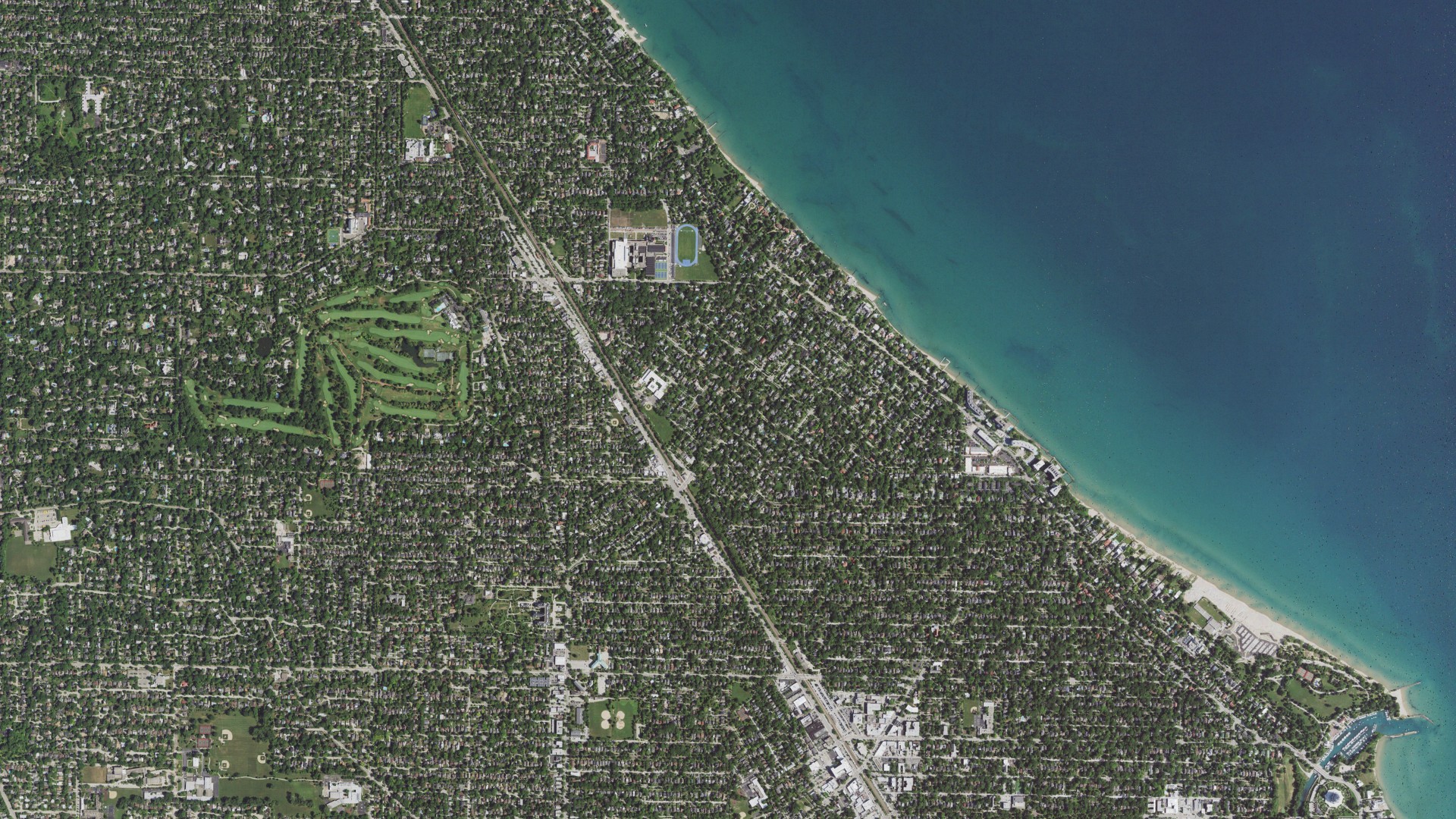 Natural-color aerial photograph of land around Kenilworth, Illinois