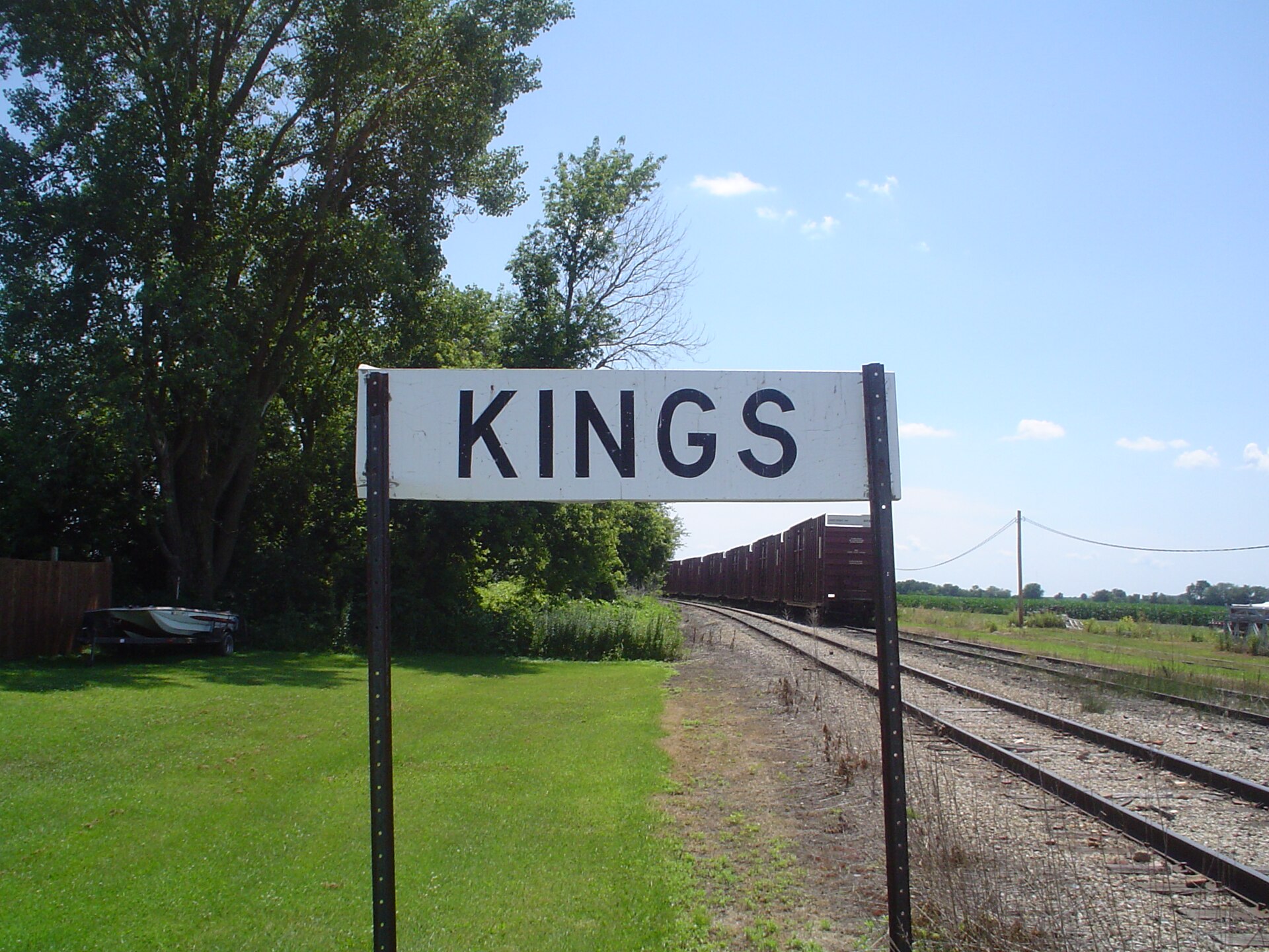 Sign for Kings along the railroad tracks. — Illinois