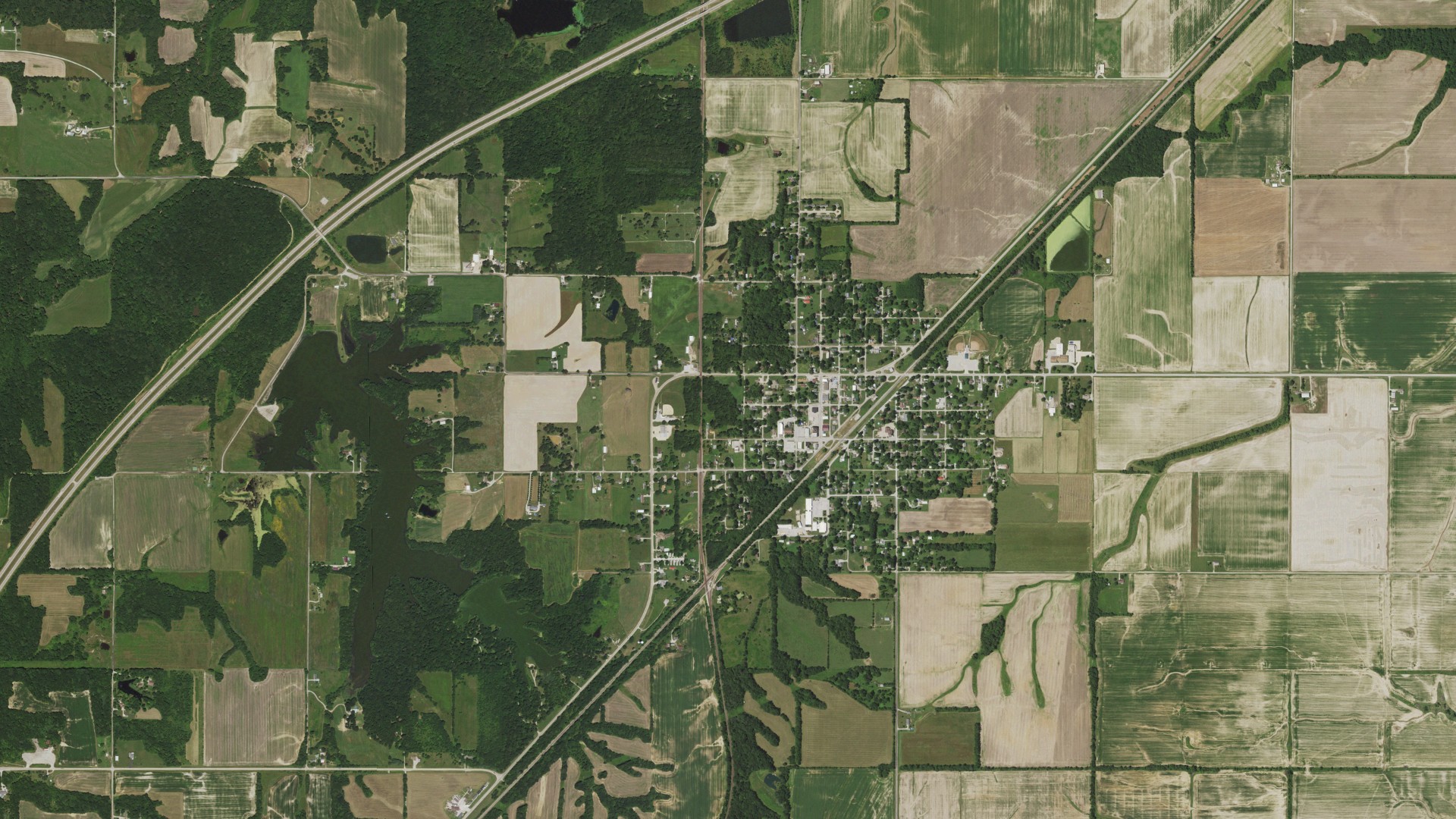 Aerial view of land around Kinmundy, Illinois