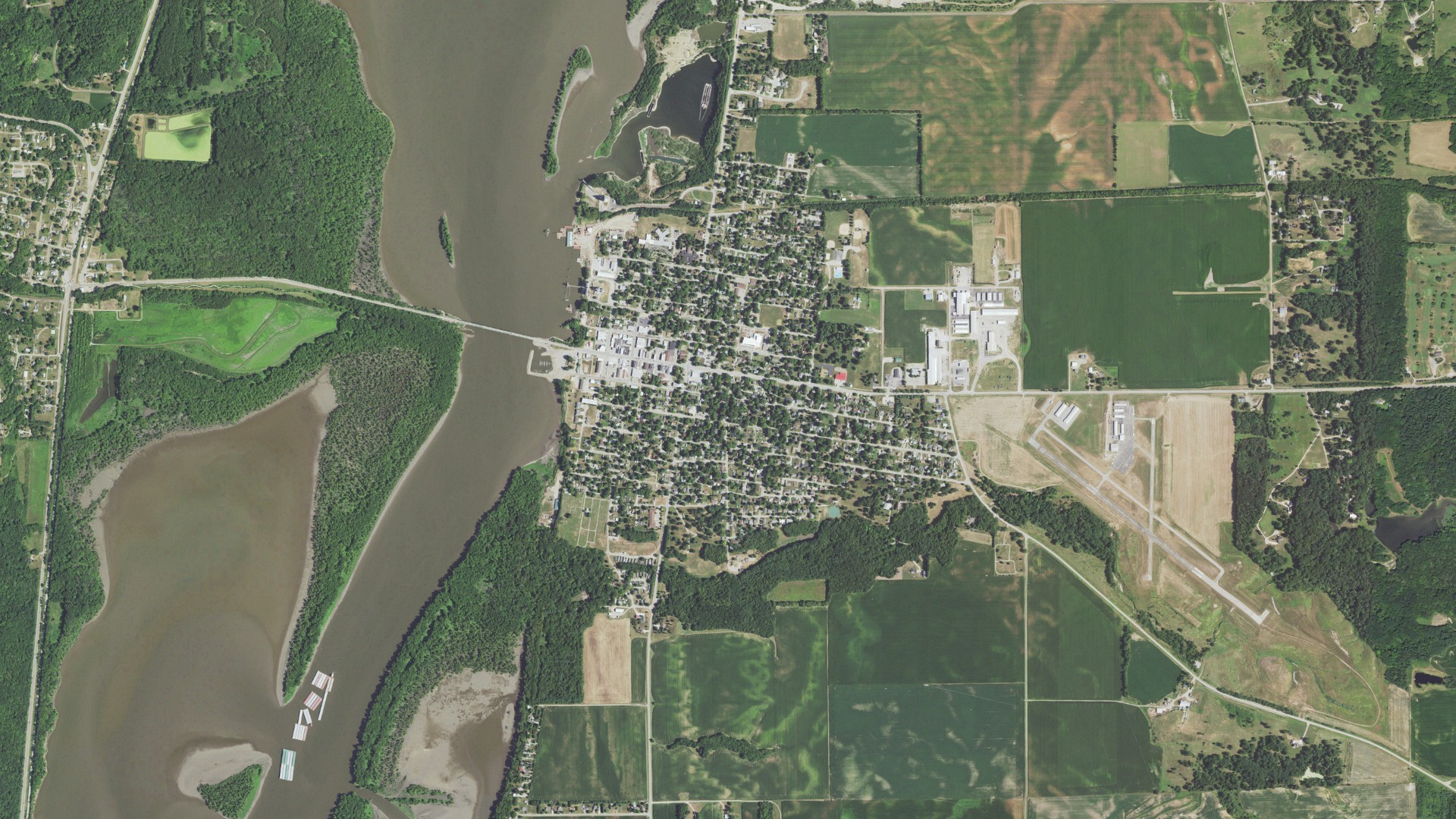 Natural-color aerial photograph of land around Lacon, Illinois