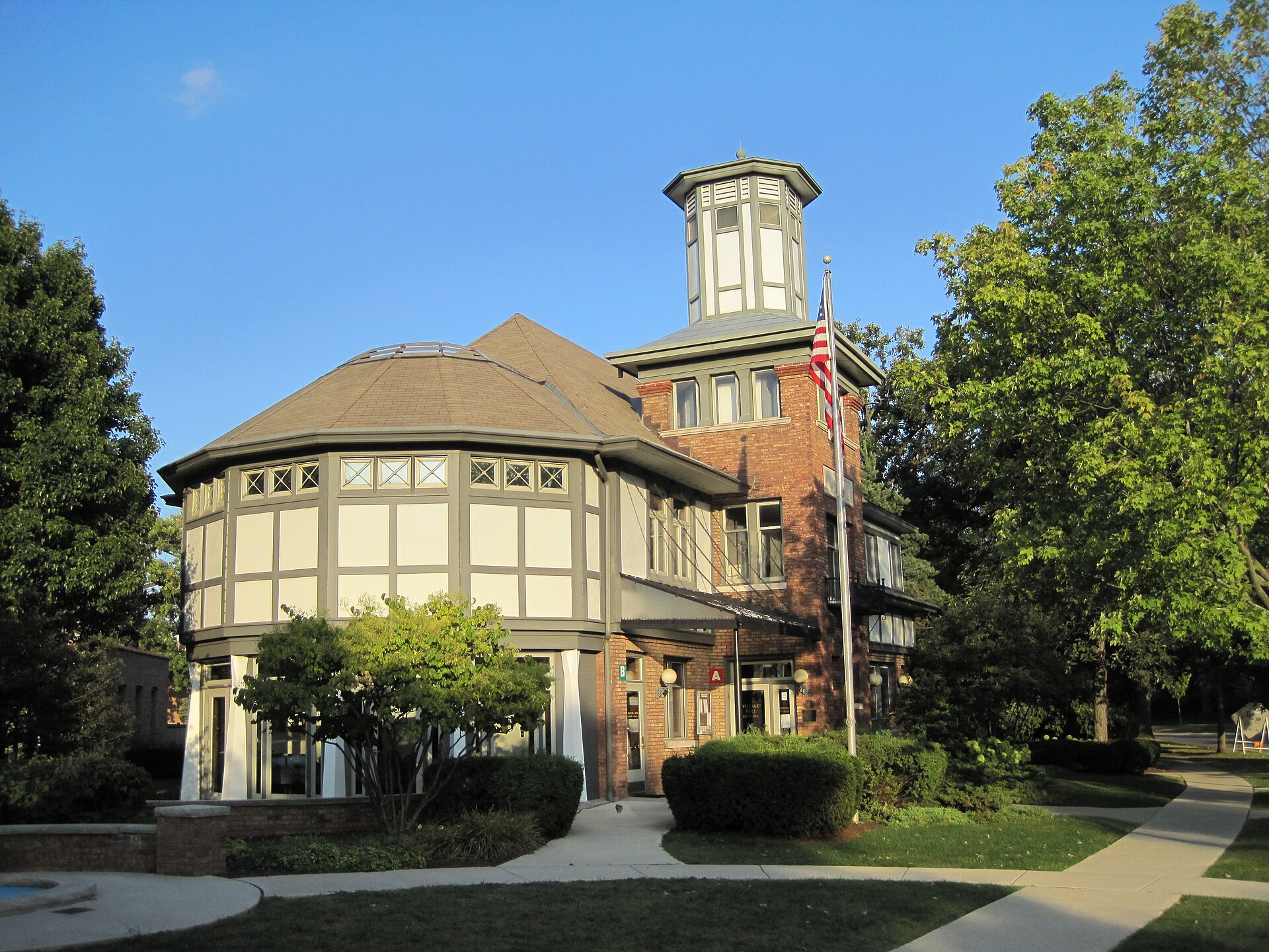 Lake Bluff Village Hall, Lake Bluff Uptown Commercial Historic District, Lake Bluff, IL — Illinois