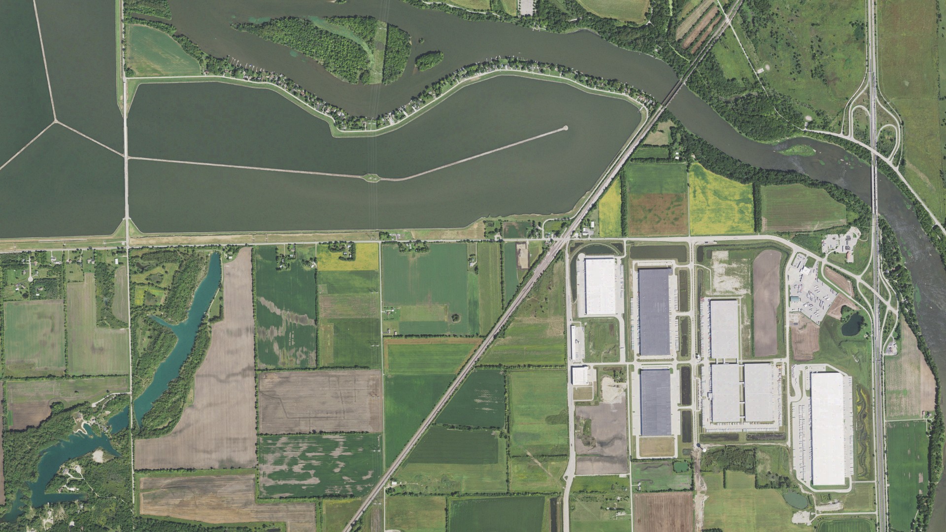 Natural-color aerial photograph of land around Lorenzo, Illinois