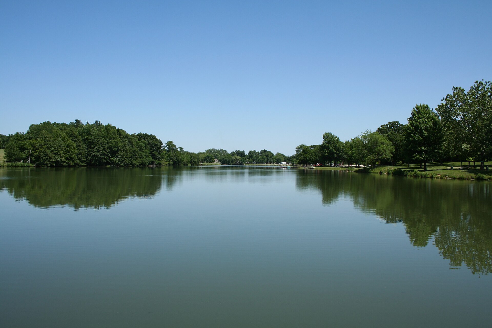 Lake and shoreline in Mahomet, Illinois