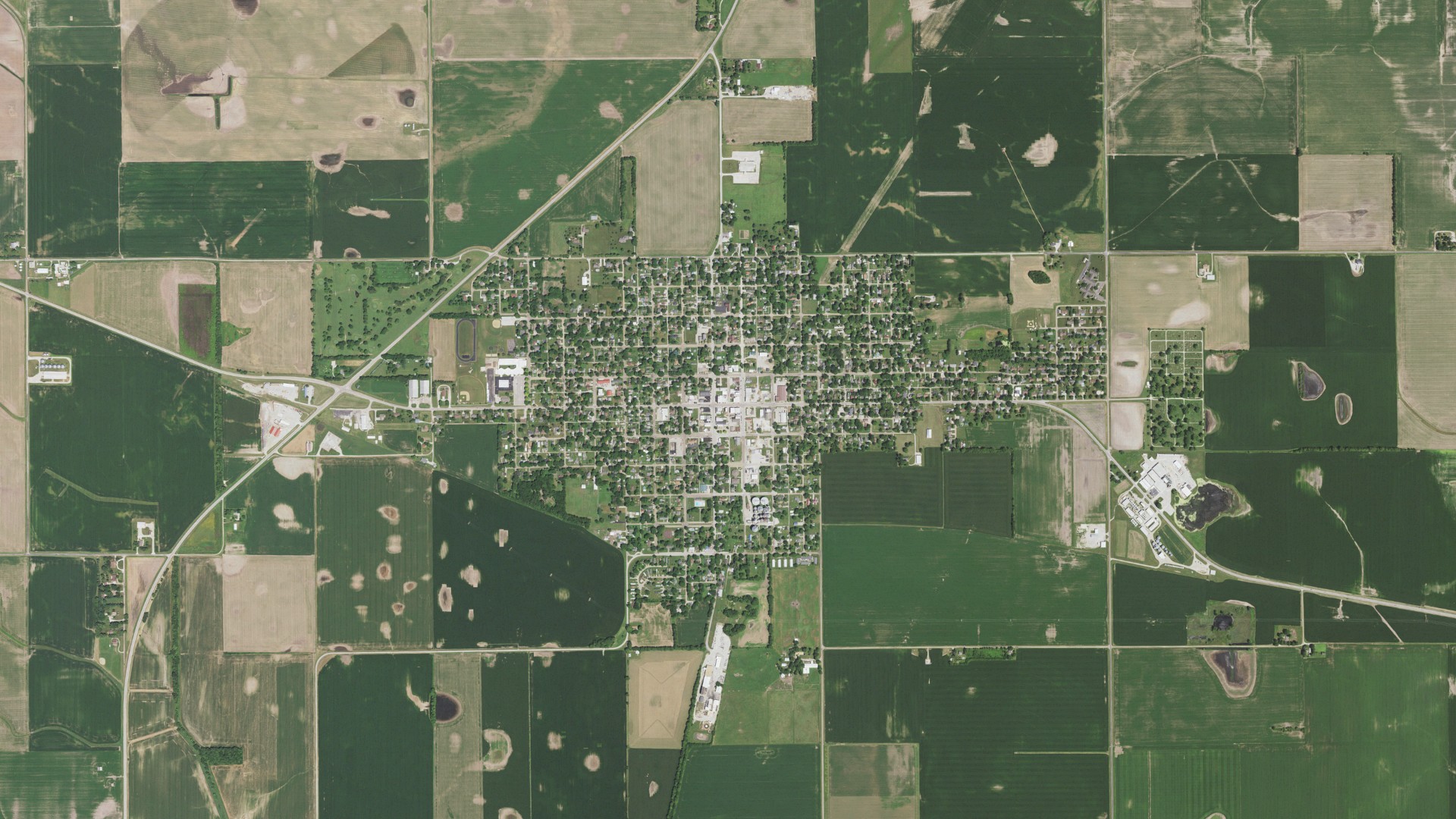 Natural-color aerial photograph of land around Mason City, Illinois